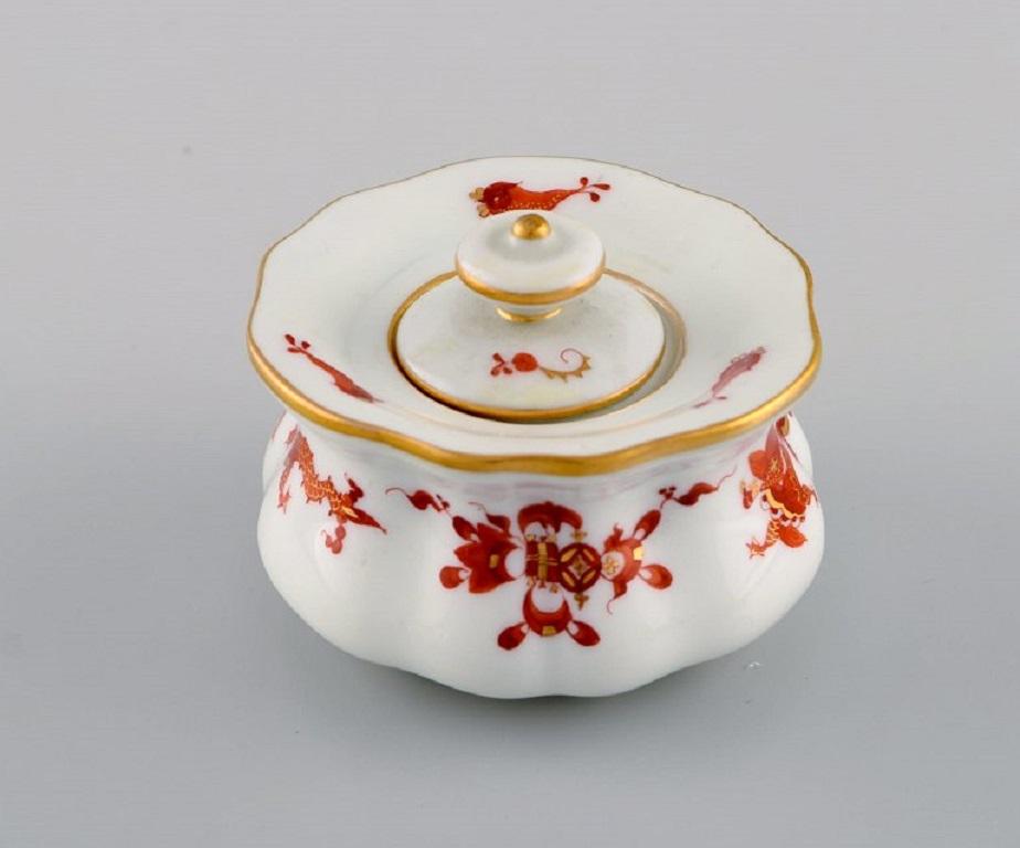 Antique Meissen Red Dragon Inkwell on a Saucer in Hand-Painted Porcelain In Excellent Condition In Copenhagen, DK