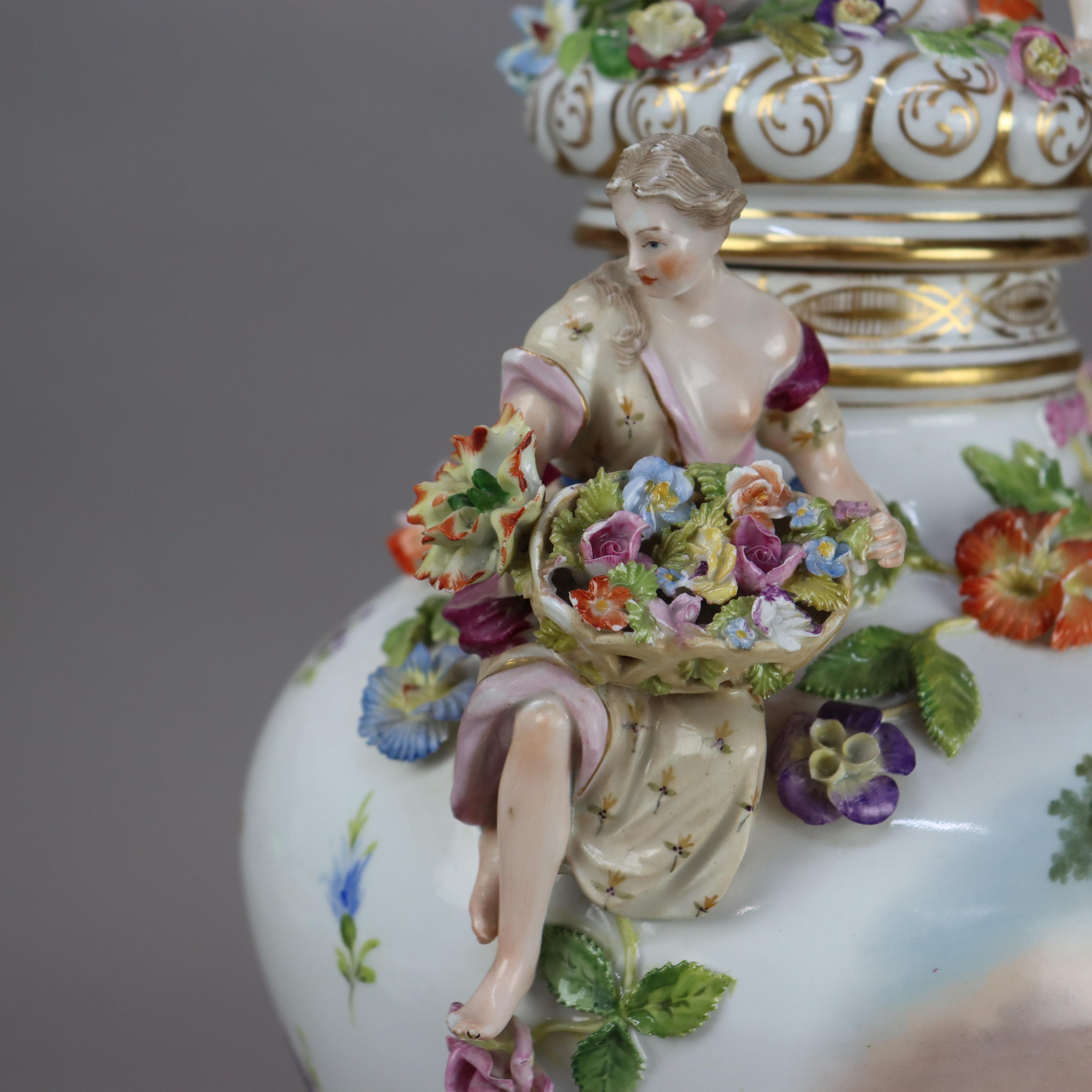 Antica urna con coperchio in porcellana con figure classiche e fiori della Scuola di Meissen C1880 in vendita 4