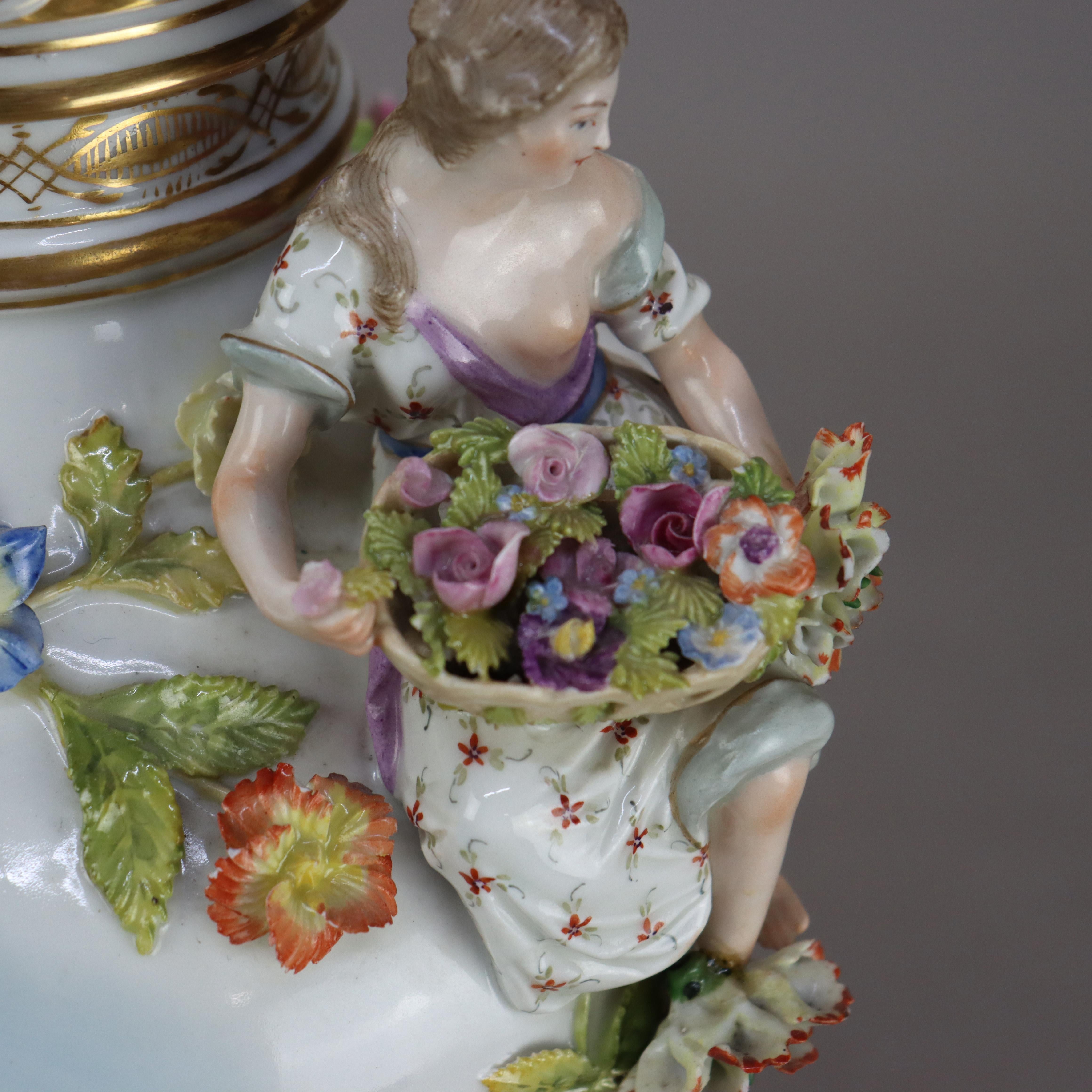 Antica urna con coperchio in porcellana con figure classiche e fiori della Scuola di Meissen C1880 in vendita 5