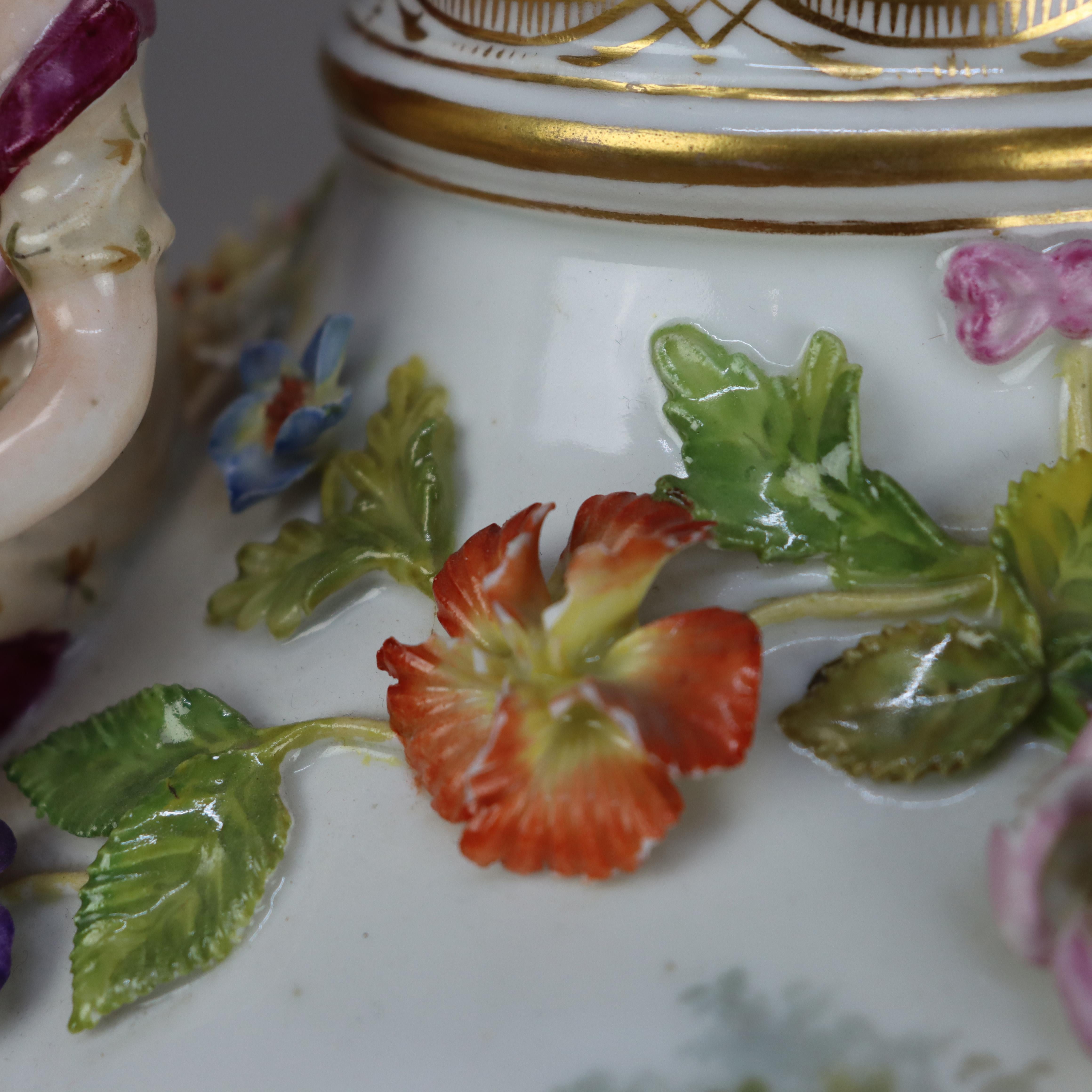 Antica urna con coperchio in porcellana con figure classiche e fiori della Scuola di Meissen C1880 in vendita 7