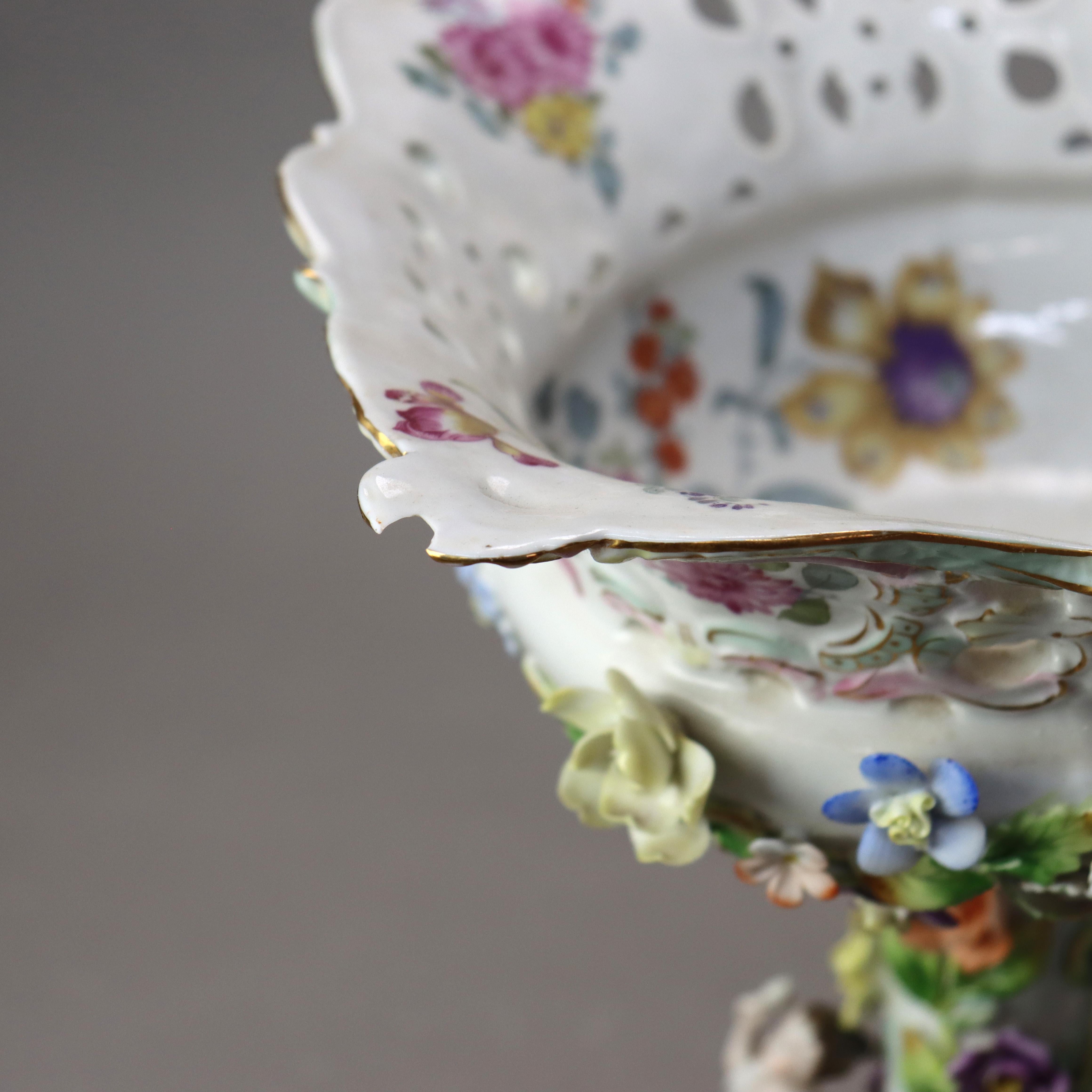 Antiguo Centro de Mesa de Porcelana Floral con Figuras de la Escuela de Meissen S. XIX en venta 2