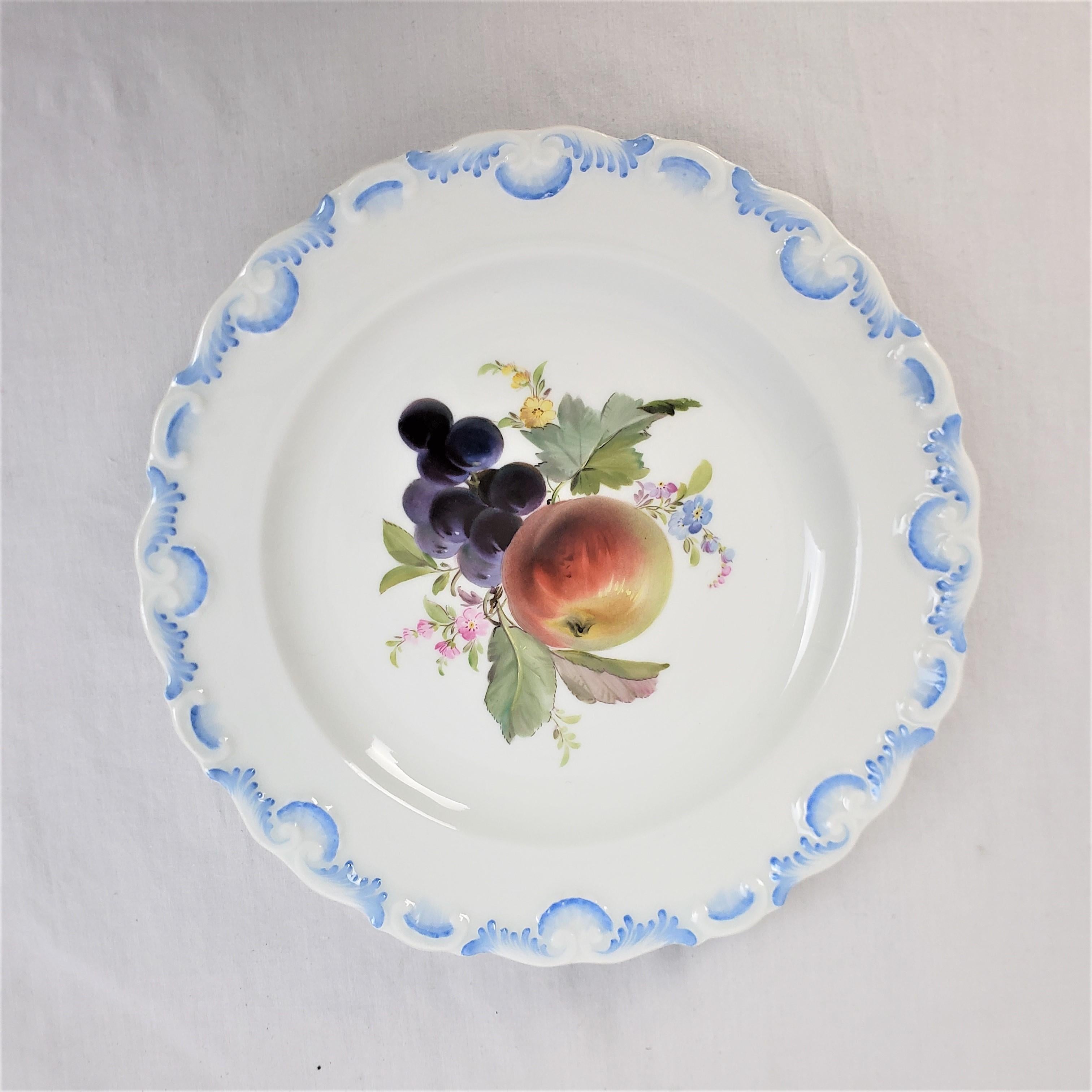 Antiguo Juego Meissen de 13 Platos del Desierto Pintados a Mano con Decoración Frutal en venta 5