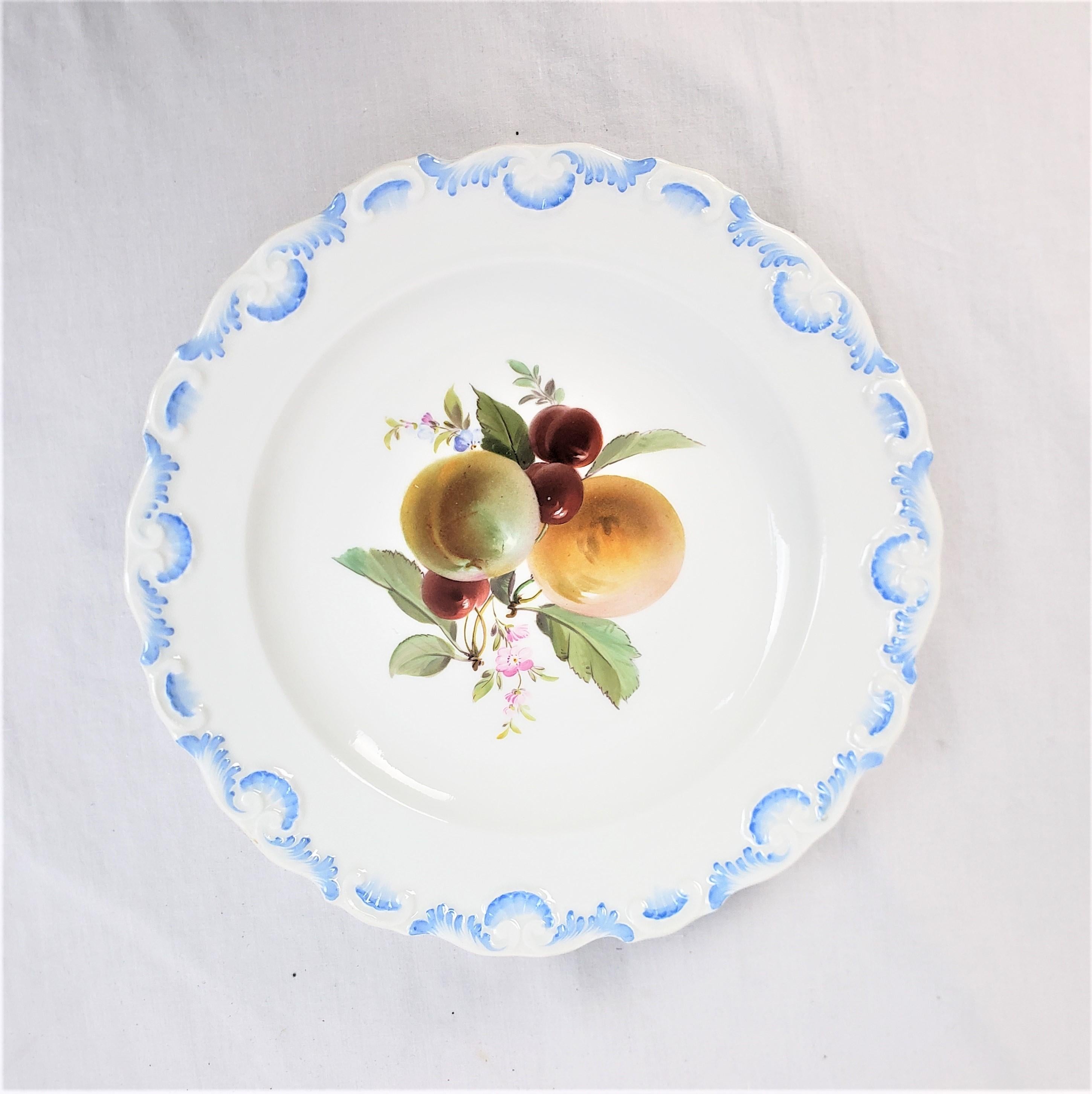 Antiguo Juego Meissen de 13 Platos del Desierto Pintados a Mano con Decoración Frutal en venta 7