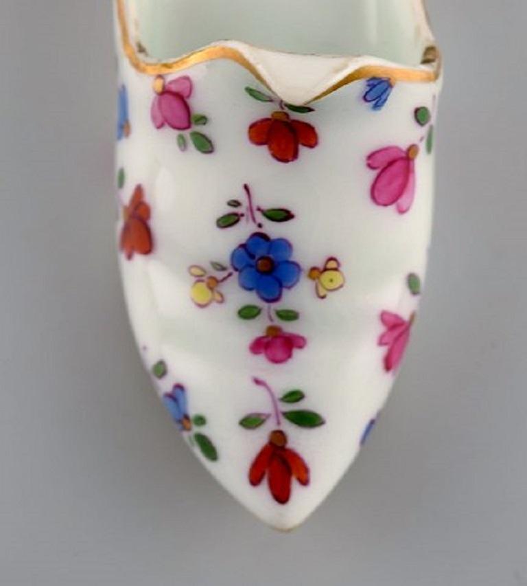 Meissen Slipper in Hand Painted Porcelain with Floral Motifs, 19th Century In Excellent Condition In Copenhagen, DK