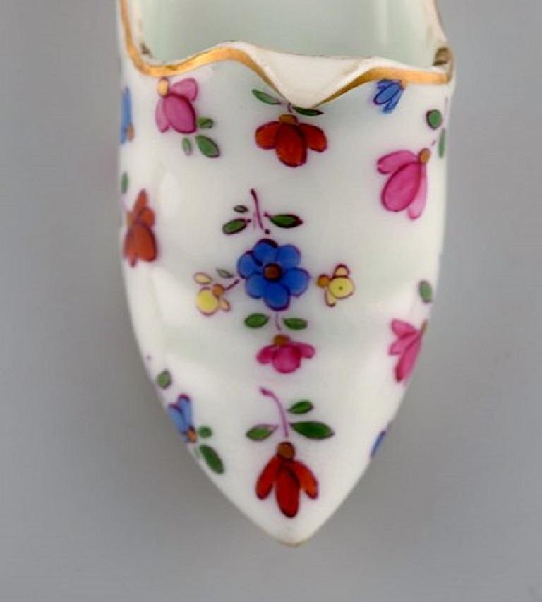 Meissen Slipper in Hand Painted Porcelain with Floral Motifs, 19th Century In Excellent Condition In København, Copenhagen