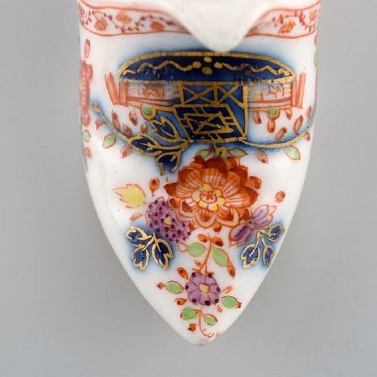 Zapatilla antigua de Meissen Porcelain pintada a mano con motivos florales siglo XIX en venta