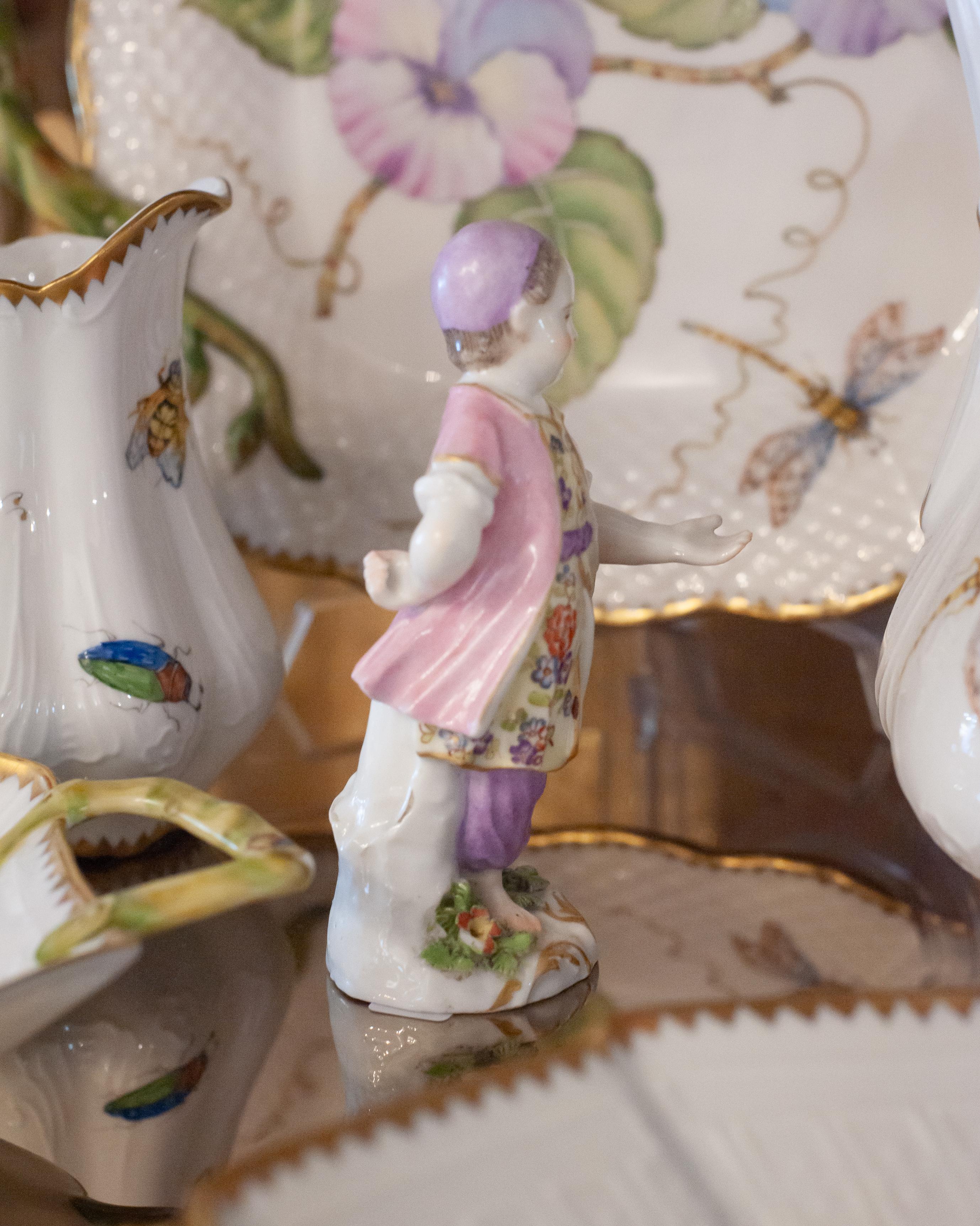 Allemand Figurine ancienne en porcelaine peinte à la main de style Meissen Chinoserie en vente