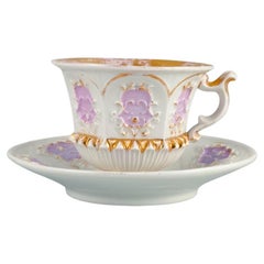 Ancienne tasse à chocolat de style Meissen. A.I.C., milieu du XIXe siècle.