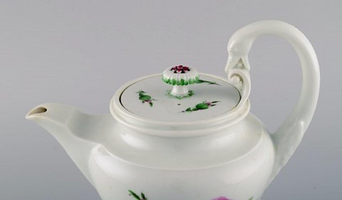 Antique Meissen teapot in hand-painted porcelain with pink roses. Early 20th century.
Measures: 21 x 19 cm.
In excellent condition.
Stamped.
1st factory quality.a