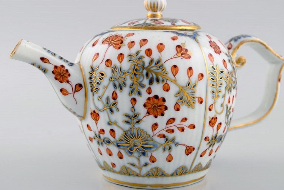 19th Century Antique Meissen Teapot in Hand-Painted Porcelain with Red Flowers, 19th C