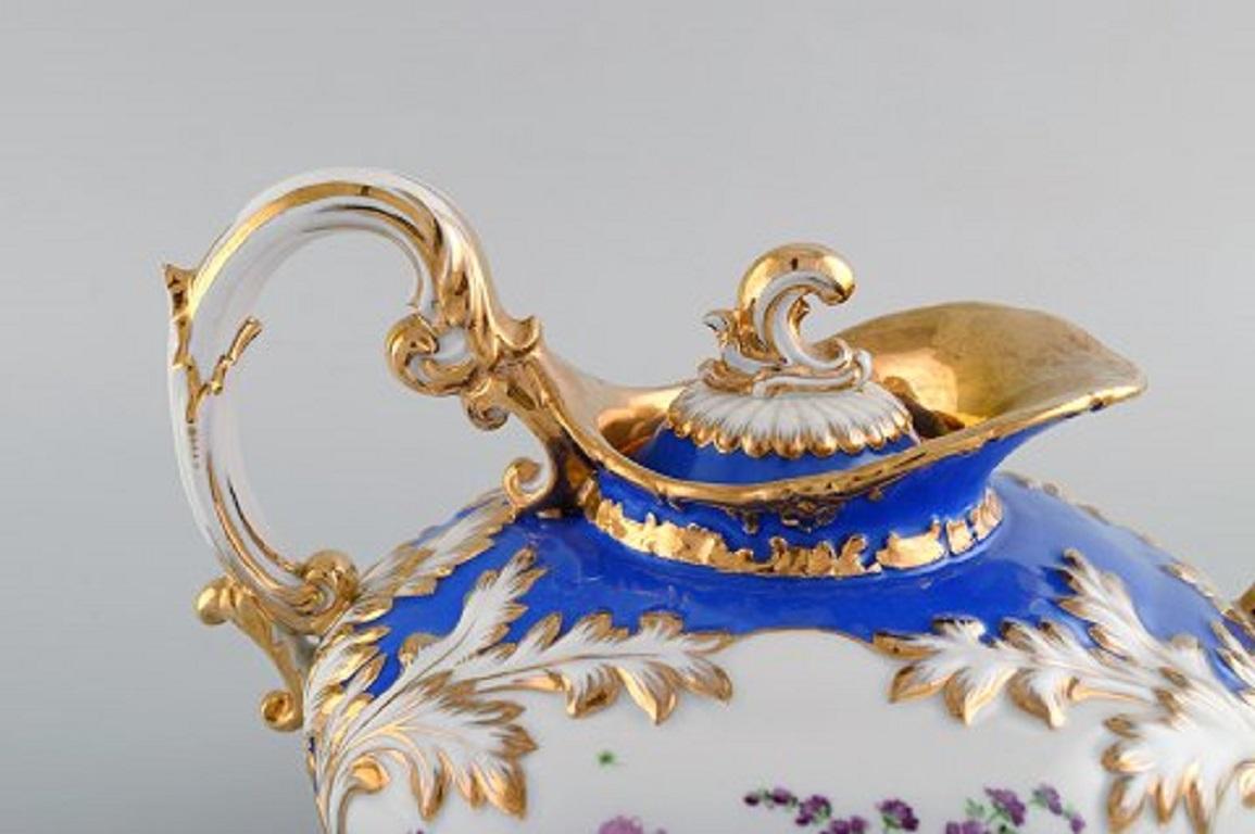 Antique Meissen Teapot with Gold and Flower Decoration, 19th Century In Good Condition In København, Copenhagen