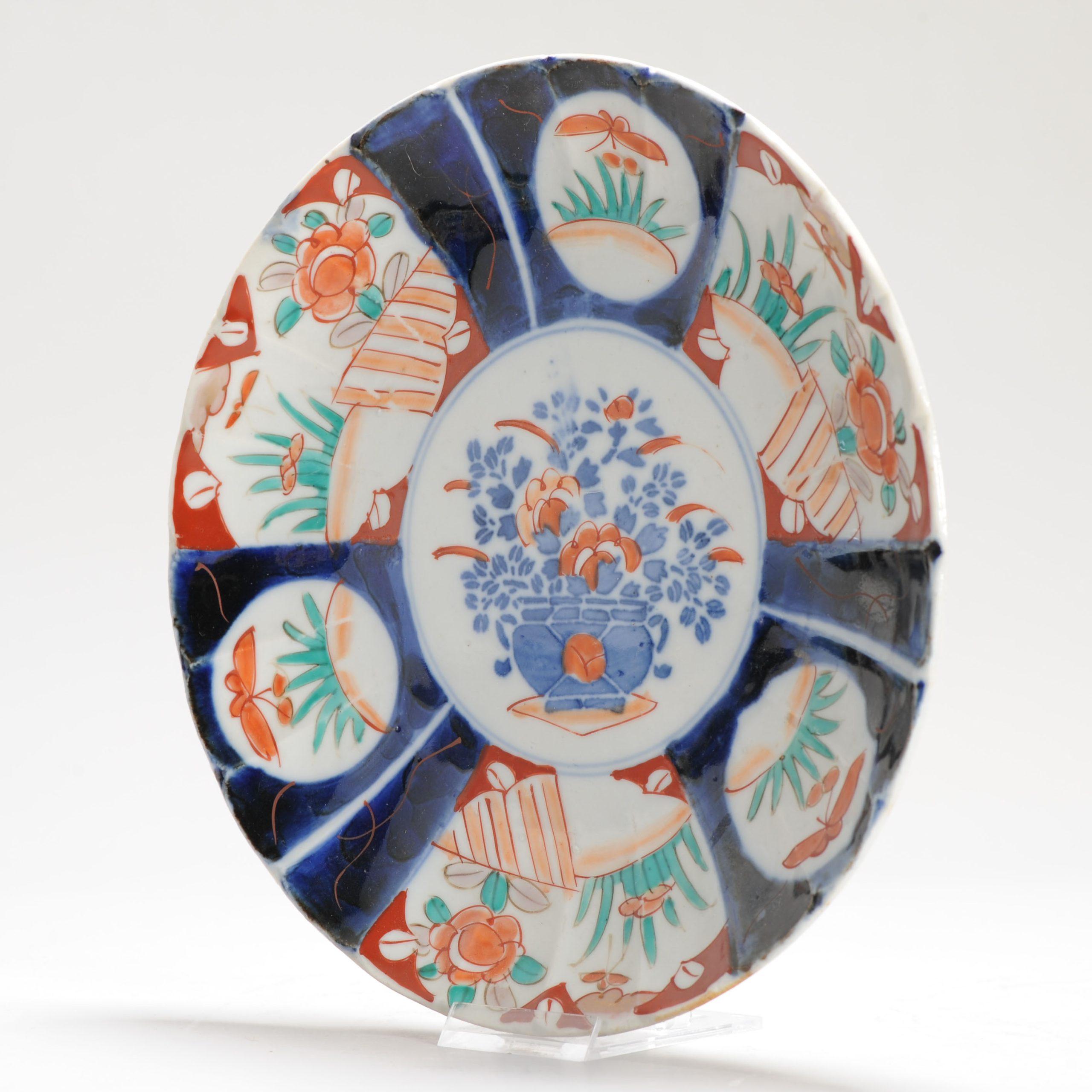 Antique Meji Period Imari Japanese Porcelain Dish Arita, Japan, 19th/20th C. In Good Condition For Sale In Amsterdam, Noord Holland