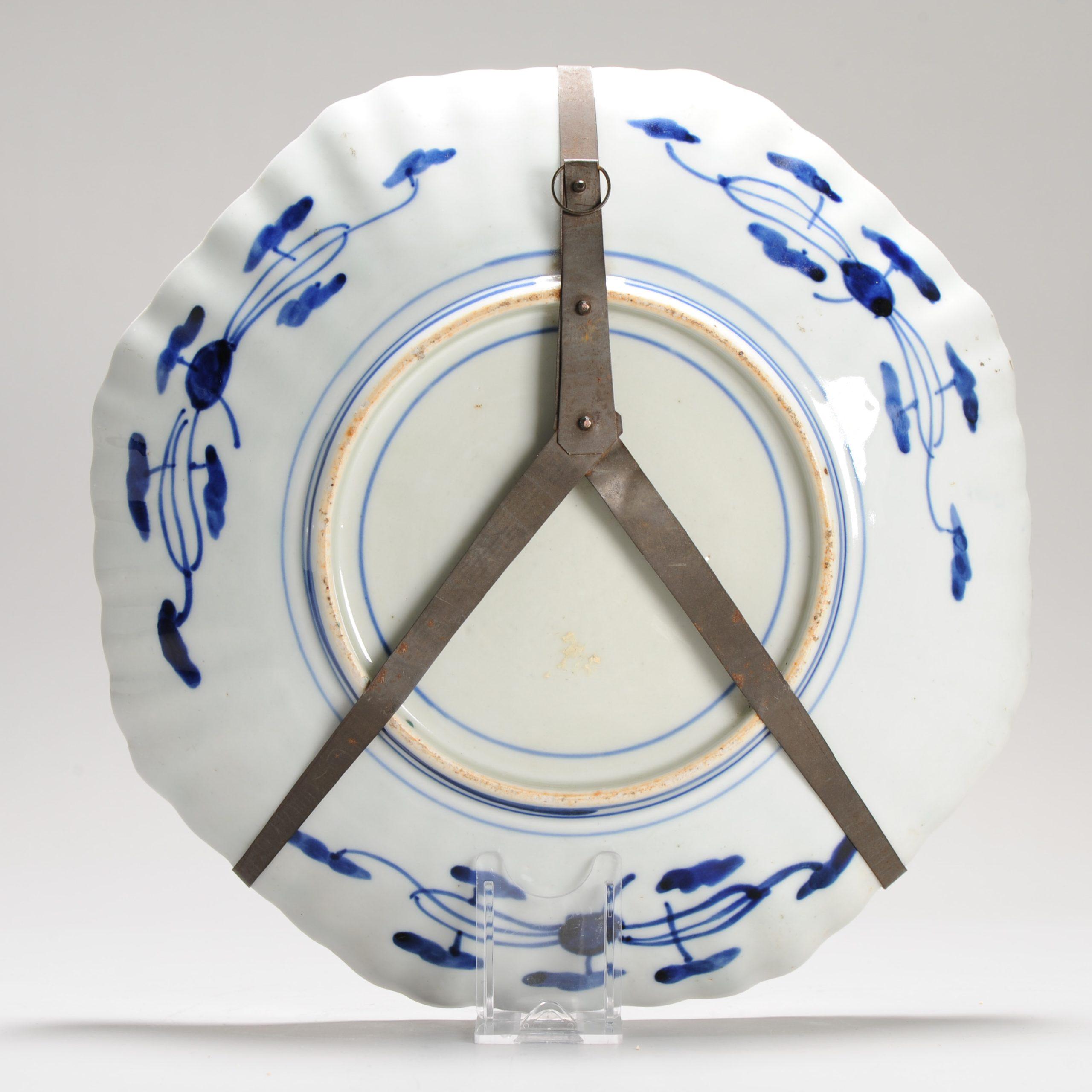 Antique Meji Period Imari Japanese Porcelain Plate Arita, Japan, 19th Century In Good Condition For Sale In Amsterdam, Noord Holland