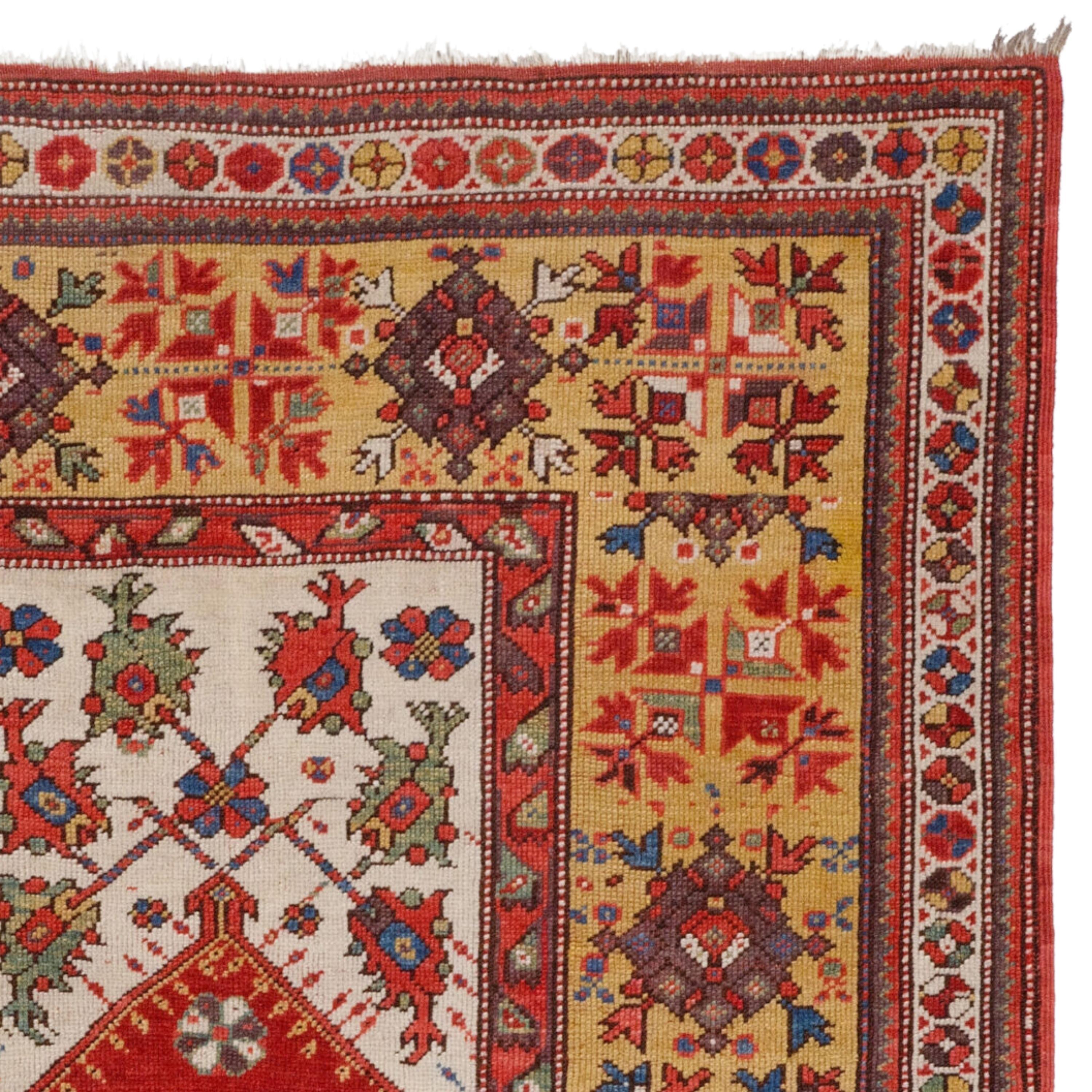 Antique Melas Prayer Rug - Middle Of The 19th Century Anatolian Milas Prayer Rug In Good Condition For Sale In Sultanahmet, 34