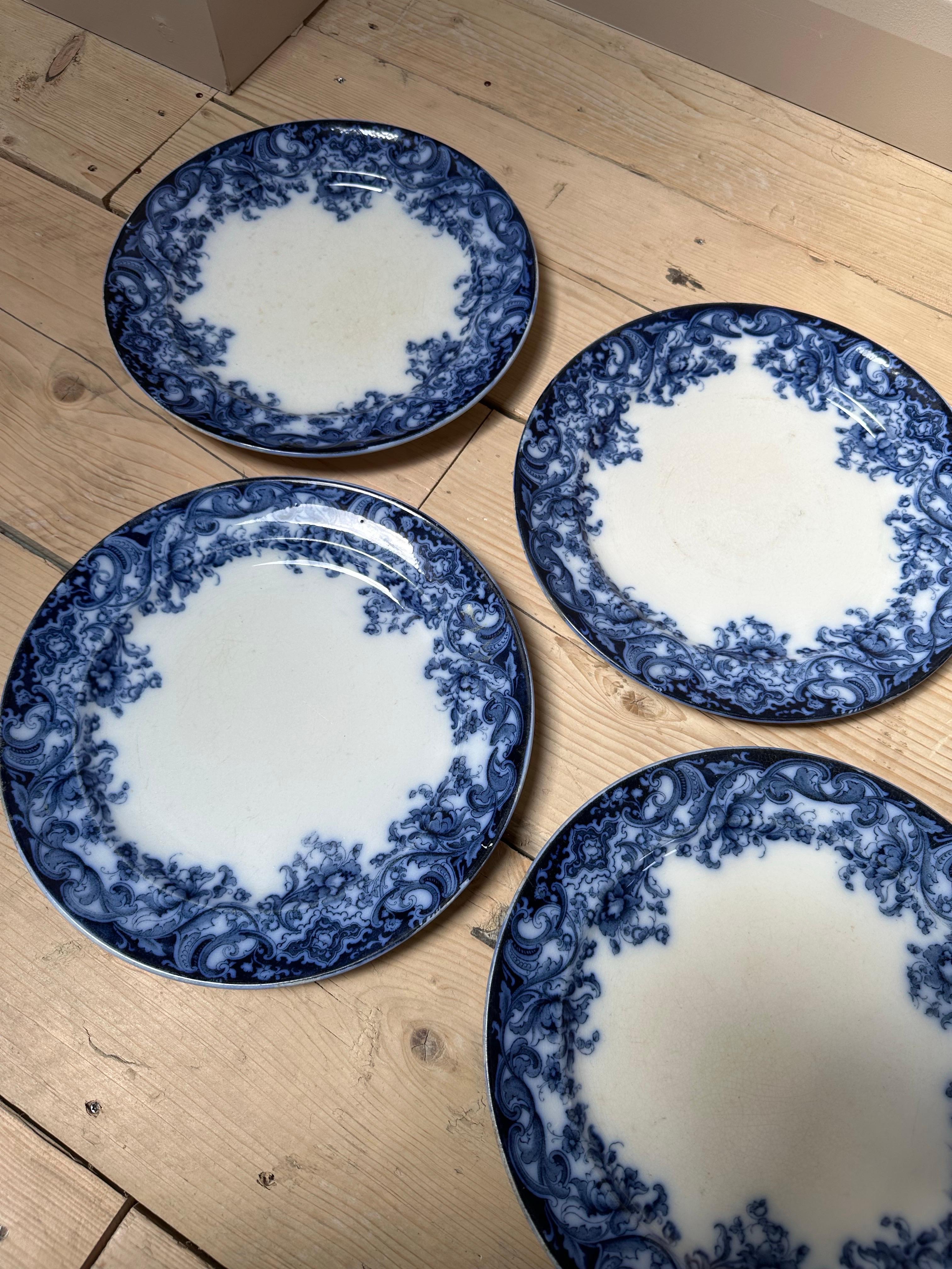 Antique boîtiers Melsary en porcelaine semi-porcelaine d'Angleterre, ensemble de 4 assiettes à dîner, 1910 en vente 3