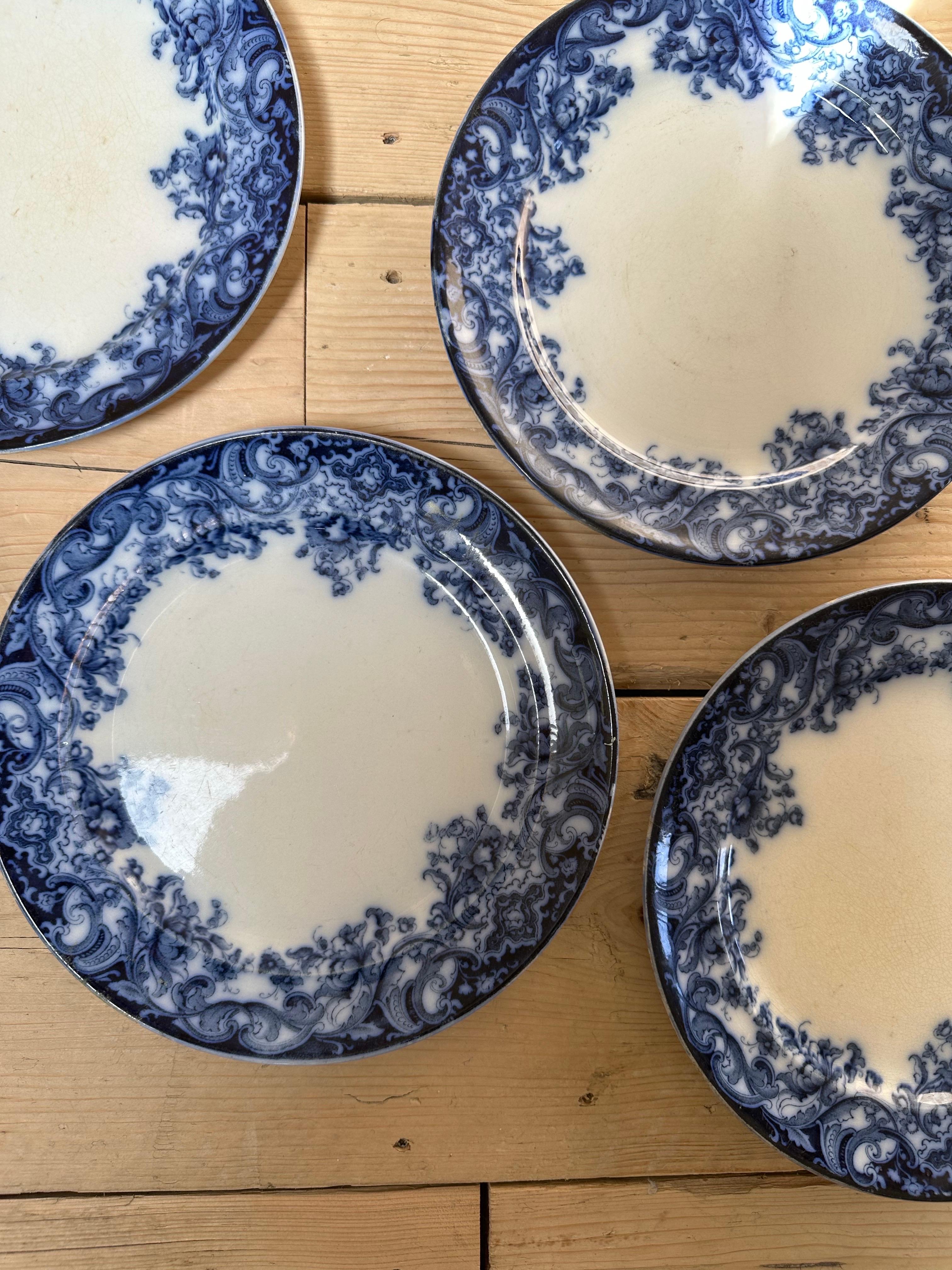 Antique boîtiers Melsary en porcelaine semi-porcelaine d'Angleterre, ensemble de 4 assiettes à dîner, 1910 en vente 4