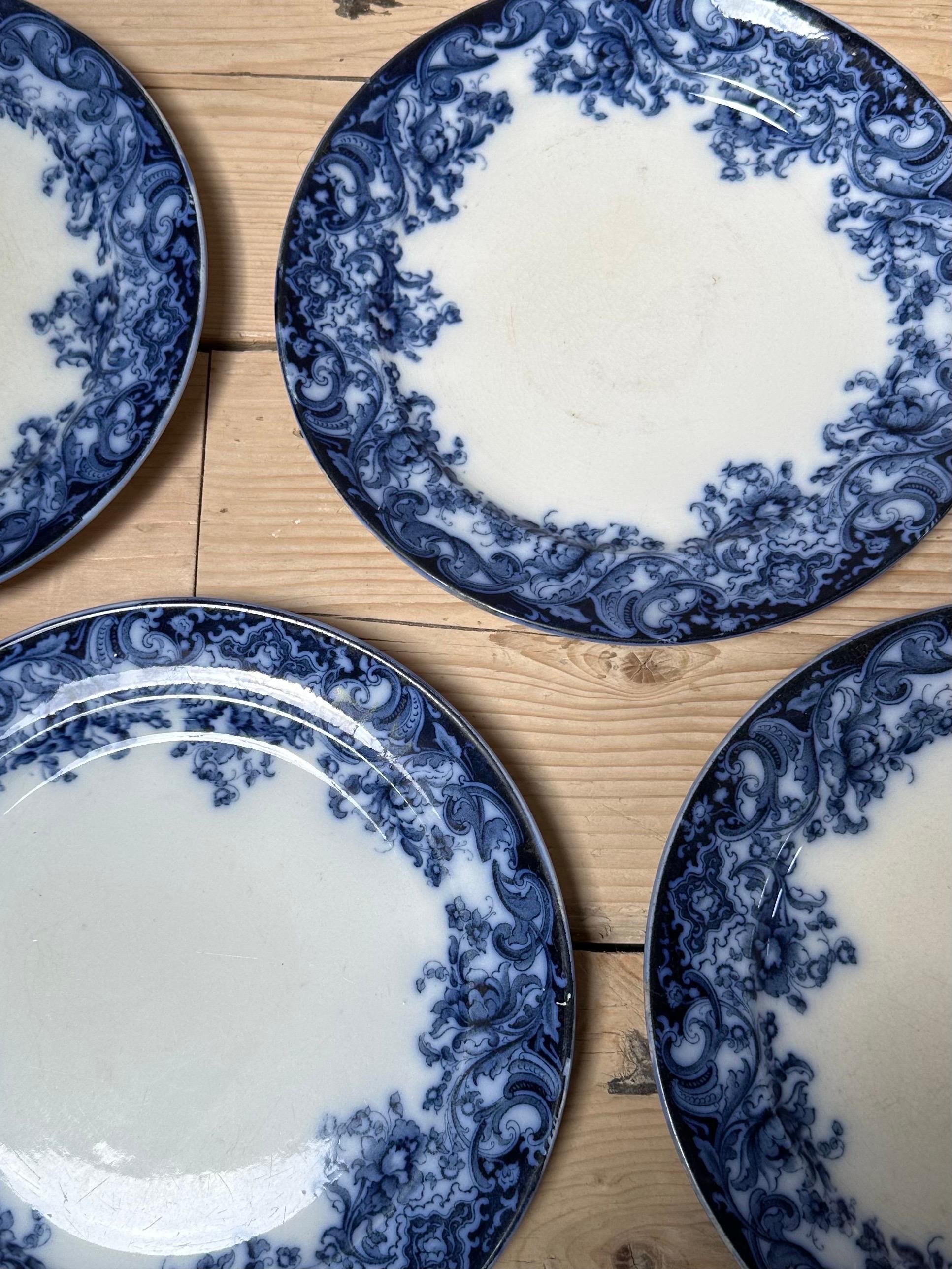 Antique boîtiers Melsary en porcelaine semi-porcelaine d'Angleterre, ensemble de 4 assiettes à dîner, 1910 en vente 6