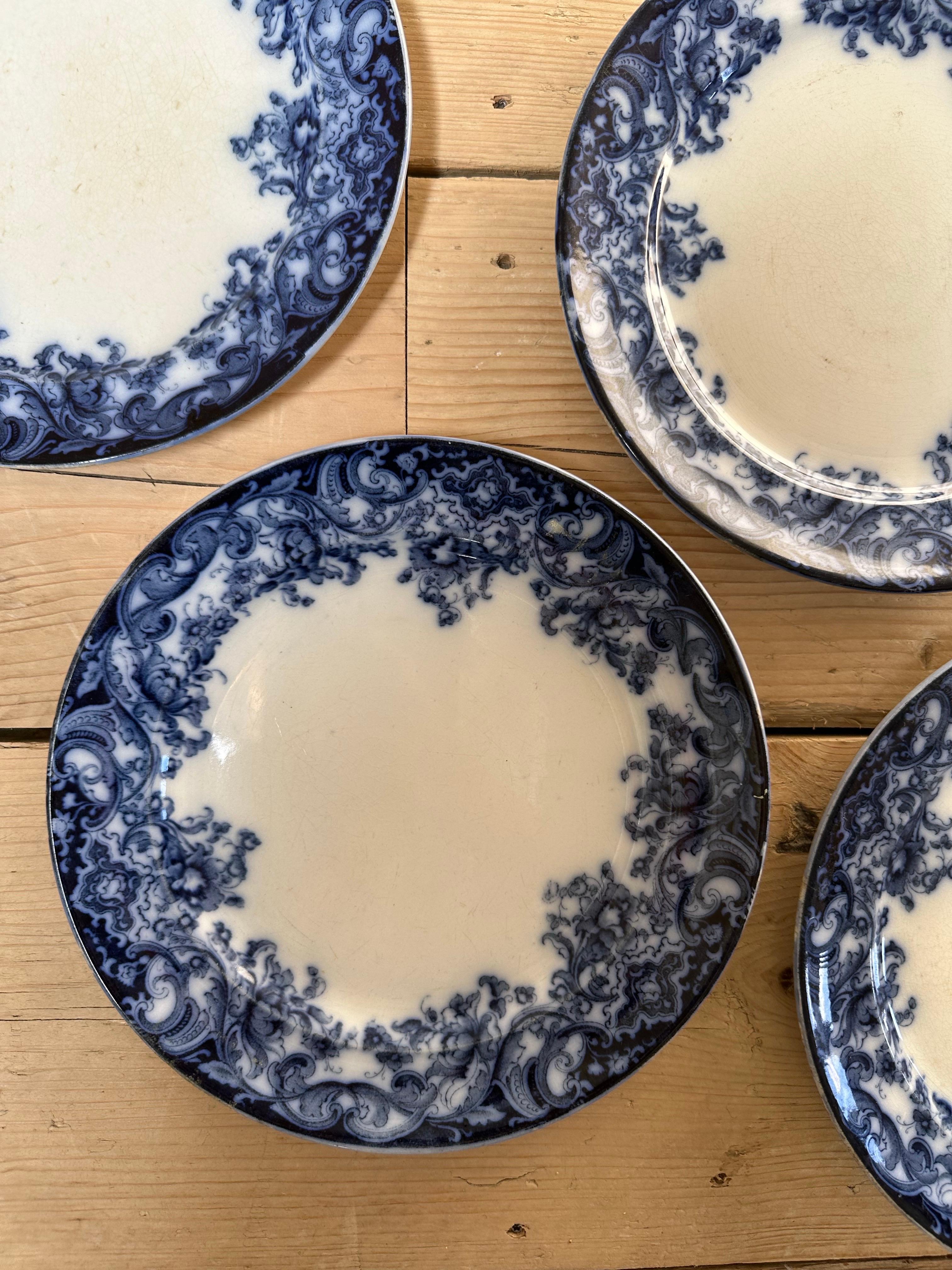 Édouardien Antique boîtiers Melsary en porcelaine semi-porcelaine d'Angleterre, ensemble de 4 assiettes à dîner, 1910 en vente