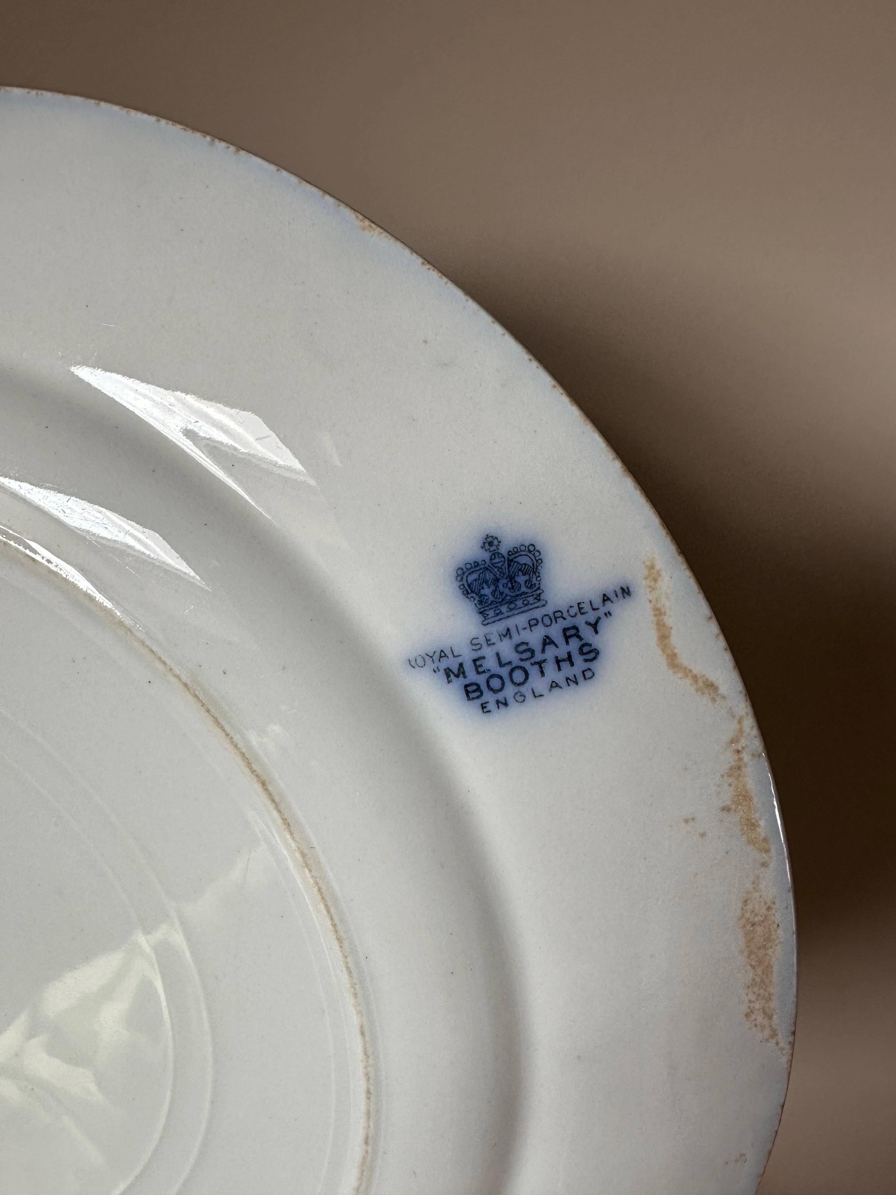 Anglais Antique boîtiers Melsary en porcelaine semi-porcelaine d'Angleterre, ensemble de 4 assiettes à dîner, 1910 en vente