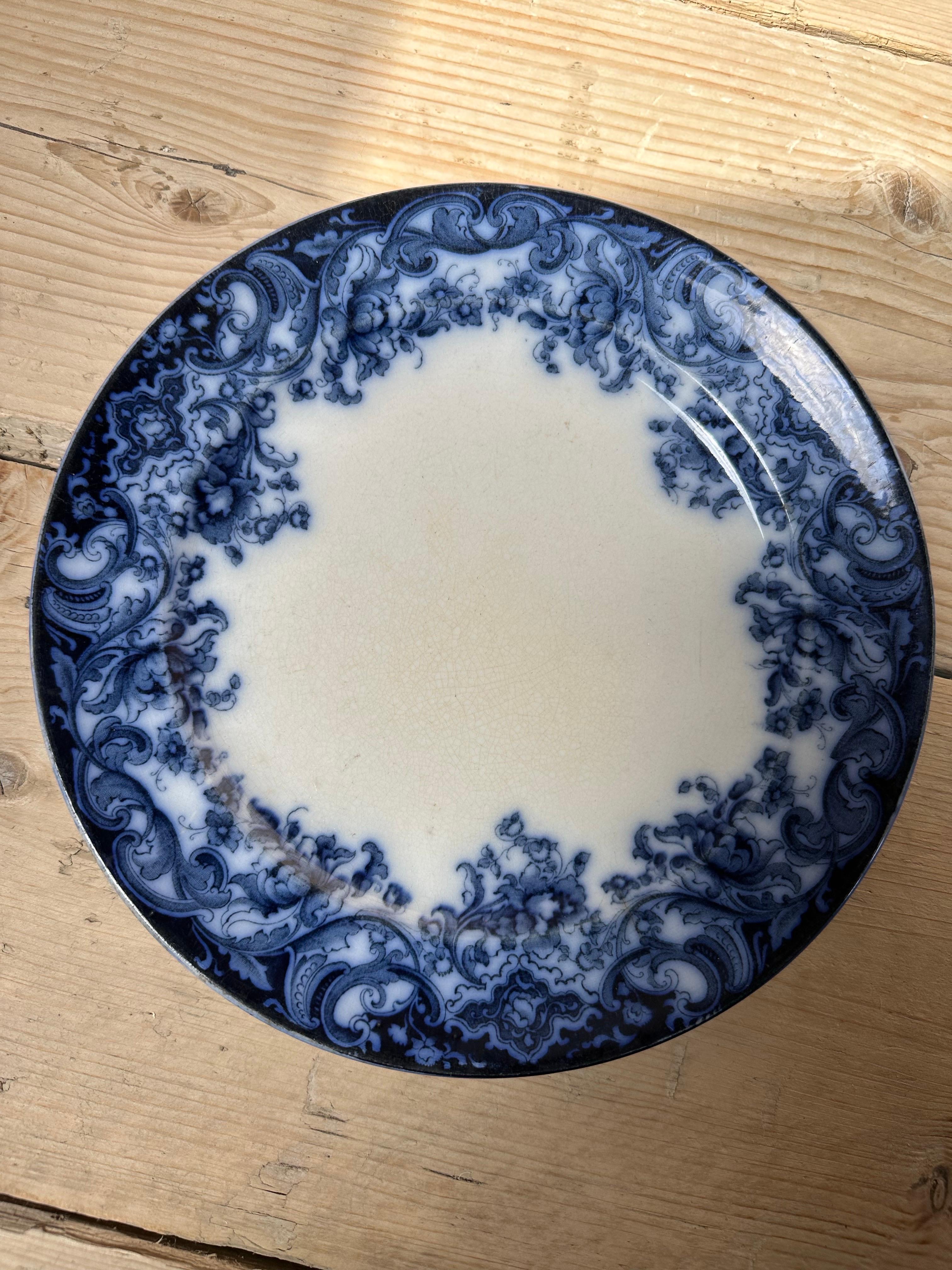 Antique boîtiers Melsary en porcelaine semi-porcelaine d'Angleterre, ensemble de 4 assiettes à dîner, 1910 Bon état - En vente à Worcester Park, GB