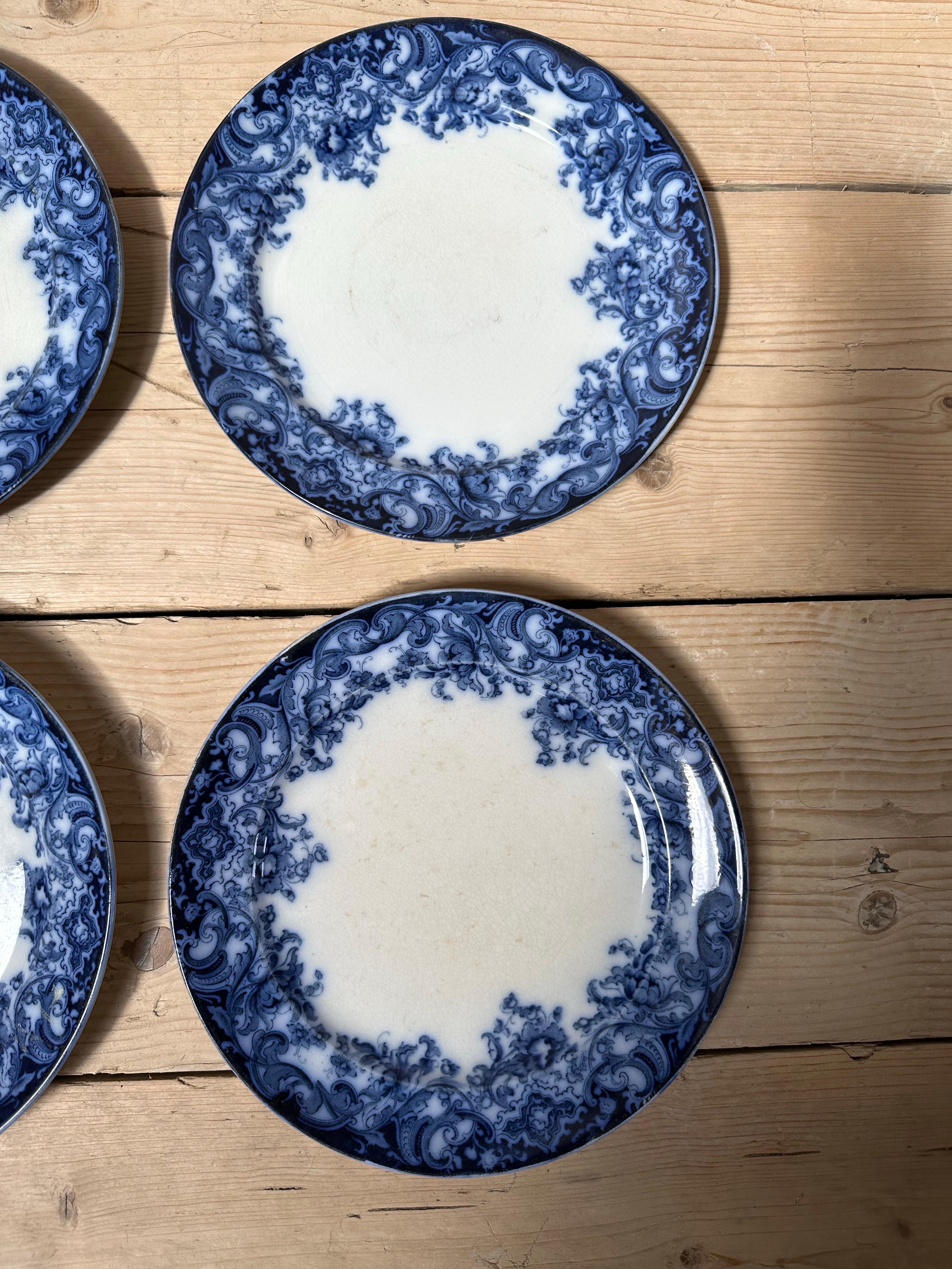 Antique boîtiers Melsary en porcelaine semi-porcelaine d'Angleterre, ensemble de 4 assiettes à dîner, 1910 en vente 1