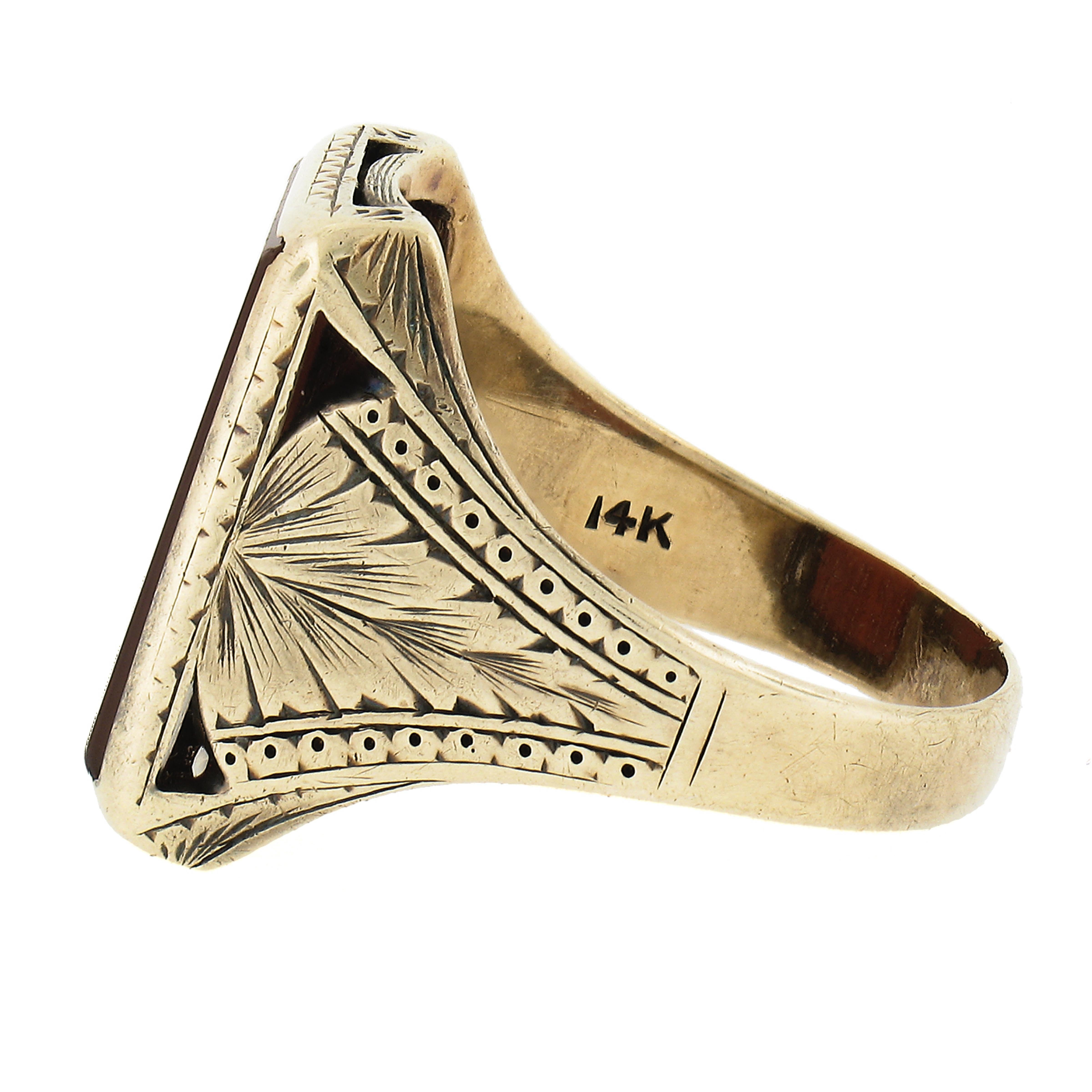 Antique Men's 14k Gold Rectangular Carnelian Solitaire Wheat Hand Engraved Ring For Sale 1
