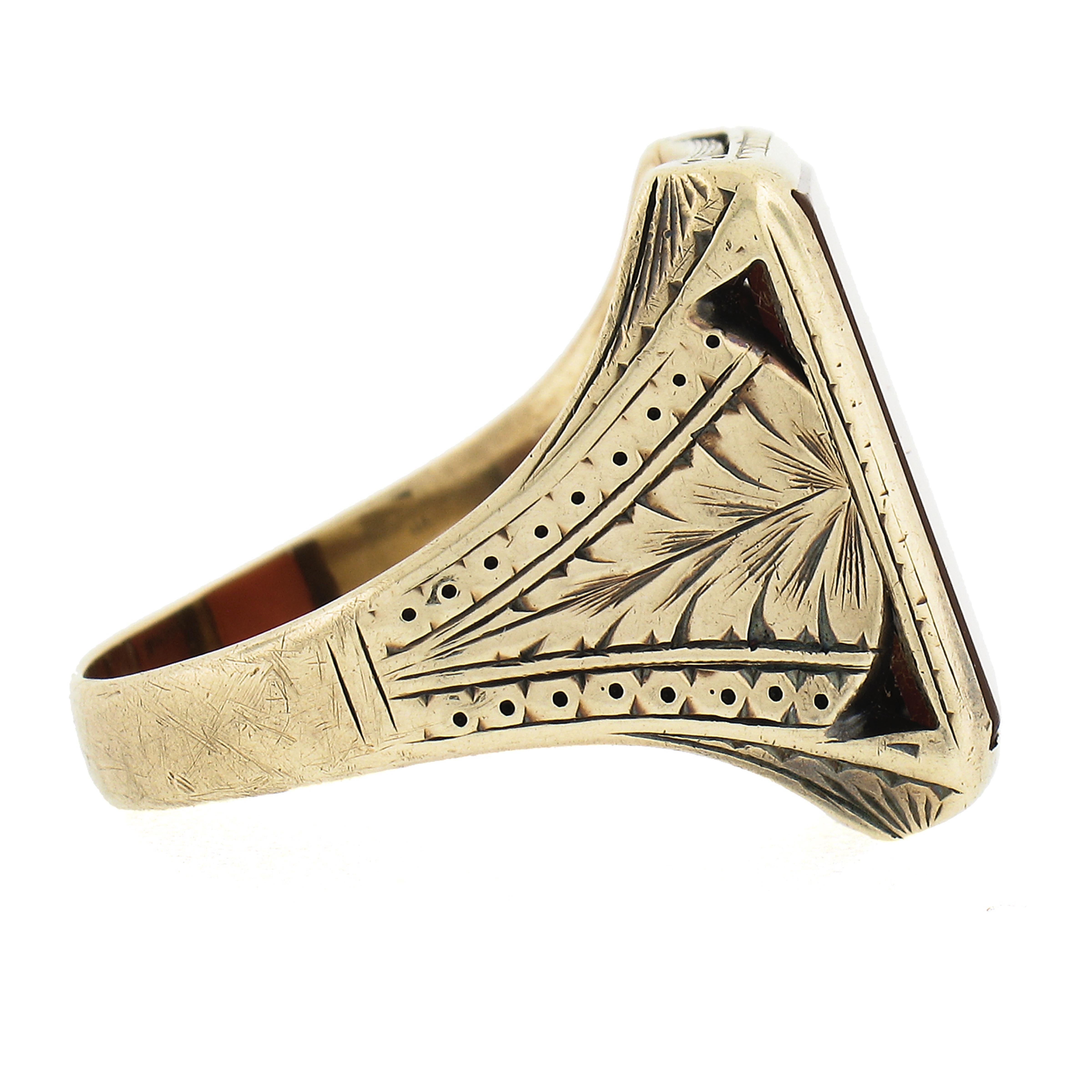 Antique Men's 14k Gold Rectangular Carnelian Solitaire Wheat Hand Engraved Ring For Sale 2