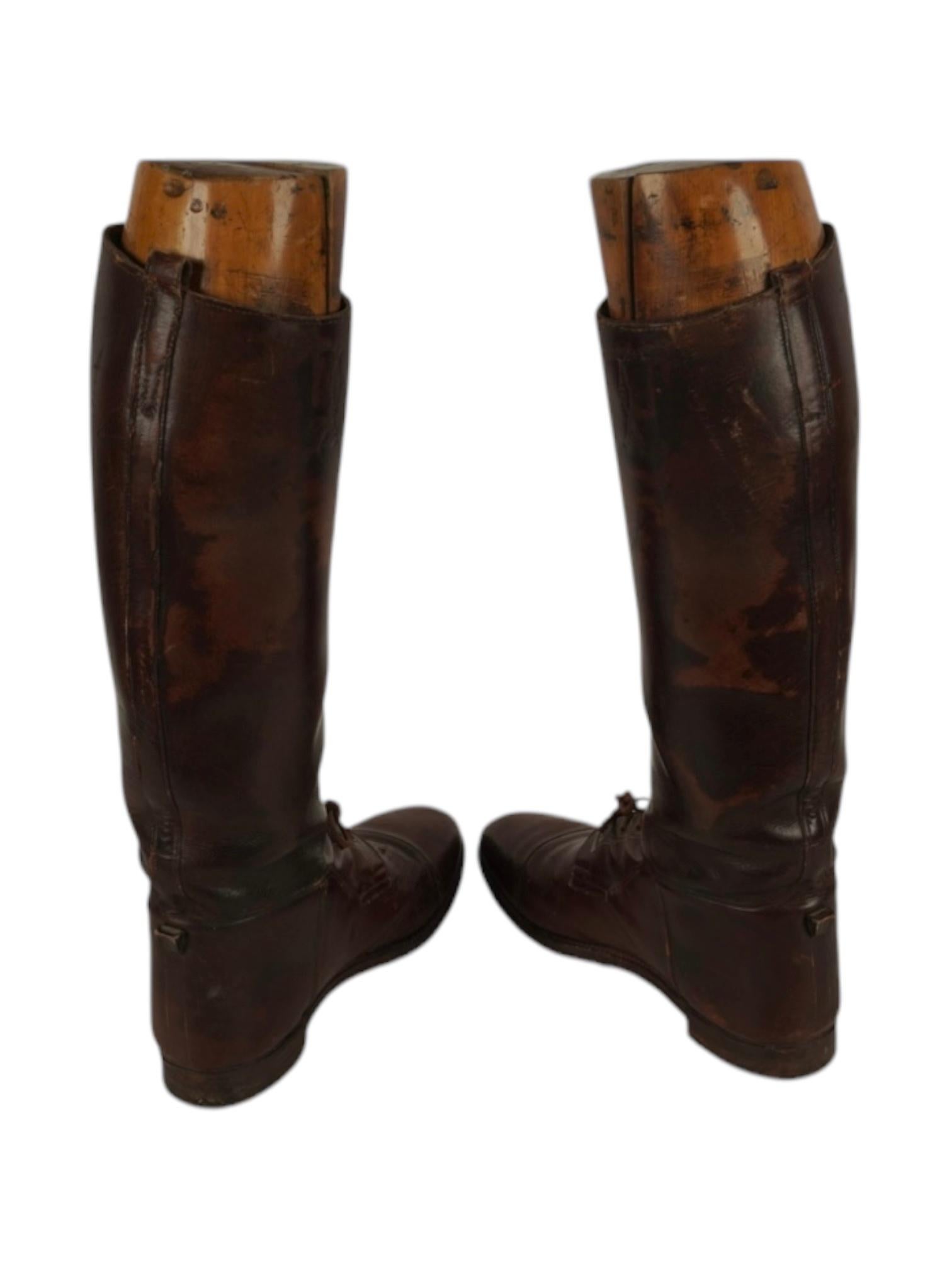 British Antique Mens English Leather Riding Boots With Chestnut Wood Inserts For Sale