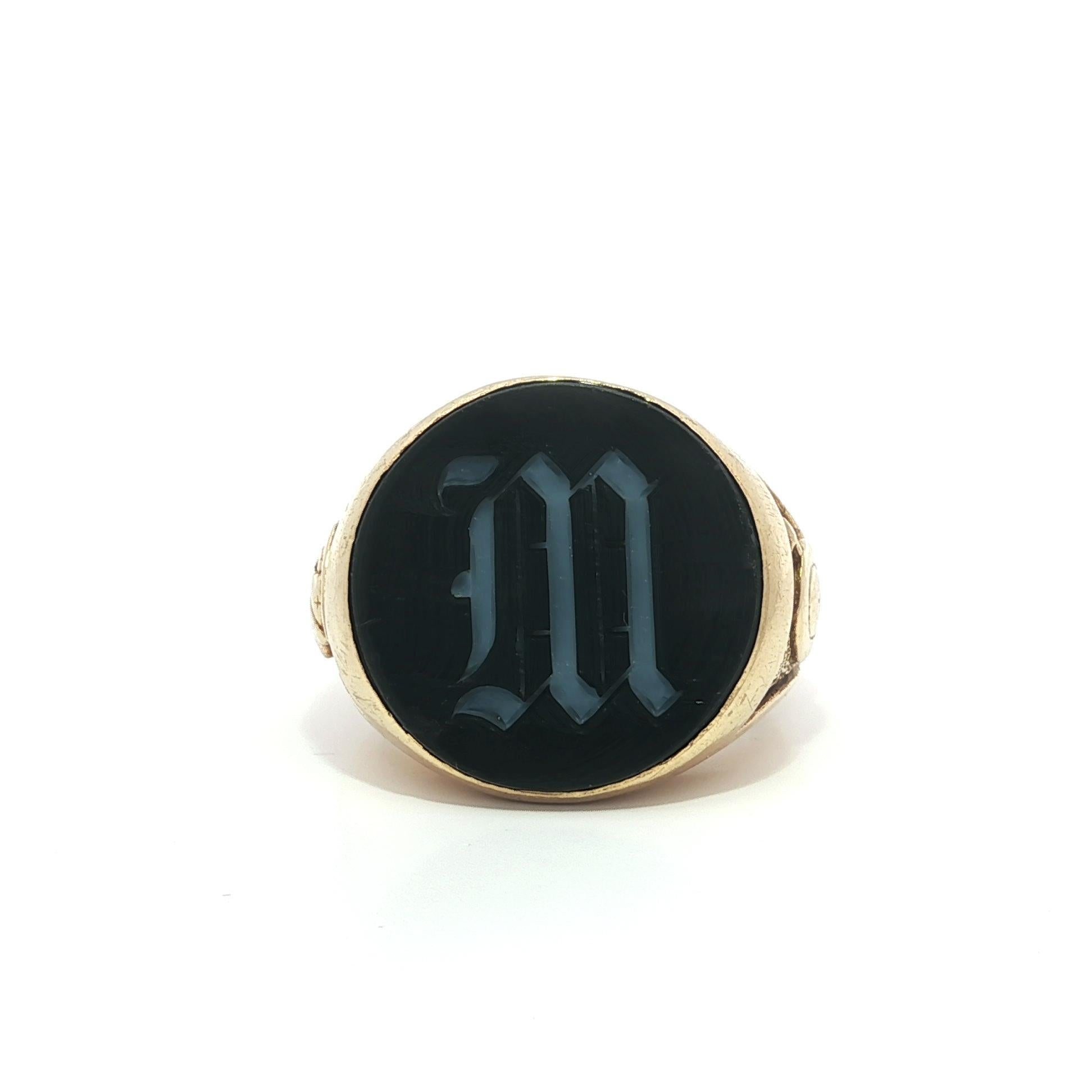 Antique Men's Yellow Gold Black & White Hardstone Initial M Signet Heavy Ring im Angebot 6