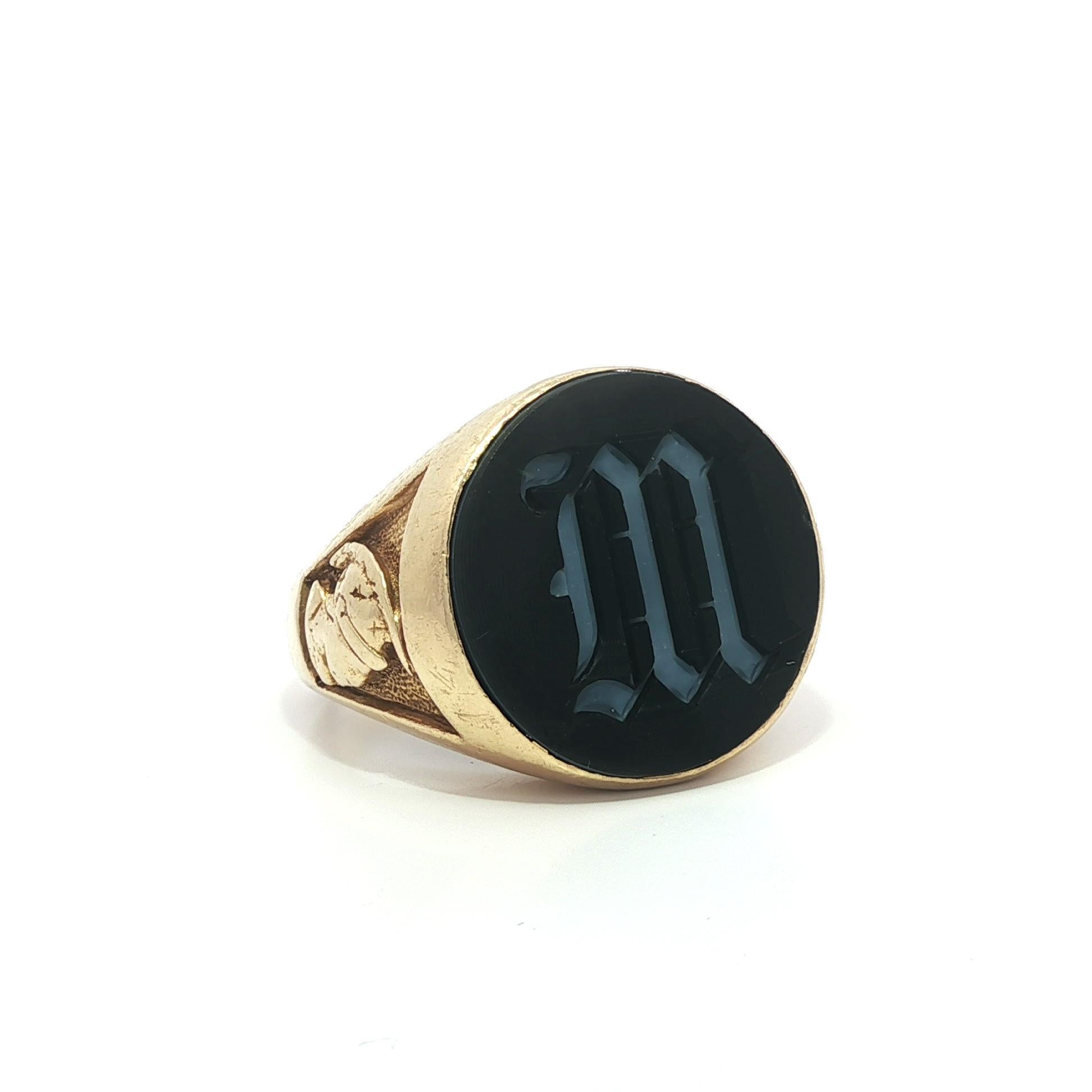 Antique Men's Yellow Gold Black & White Hardstone Initial M Signet Heavy Ring im Angebot 7