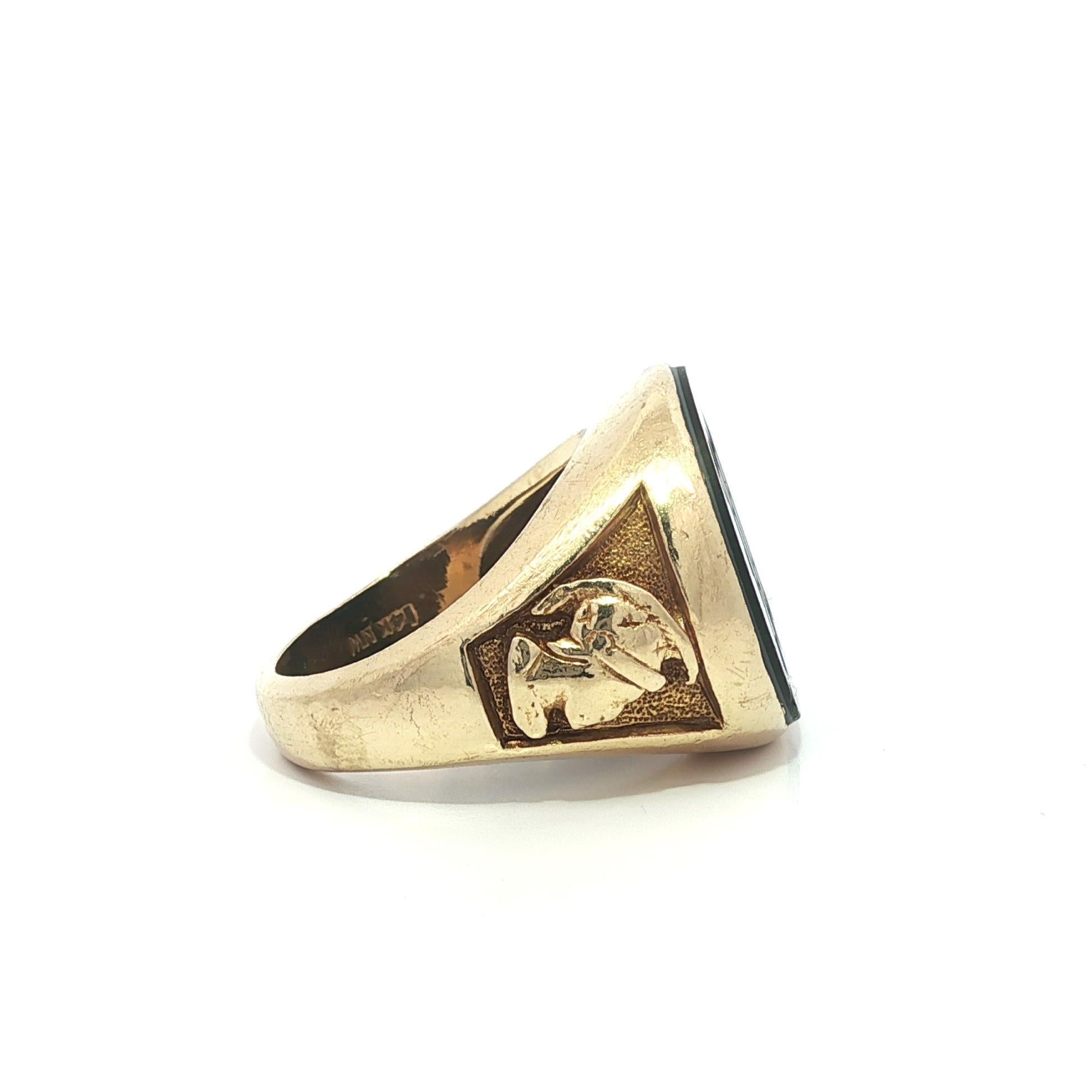 Antique Men's Yellow Gold Black & White Hardstone Initial M Signet Heavy Ring im Angebot 5