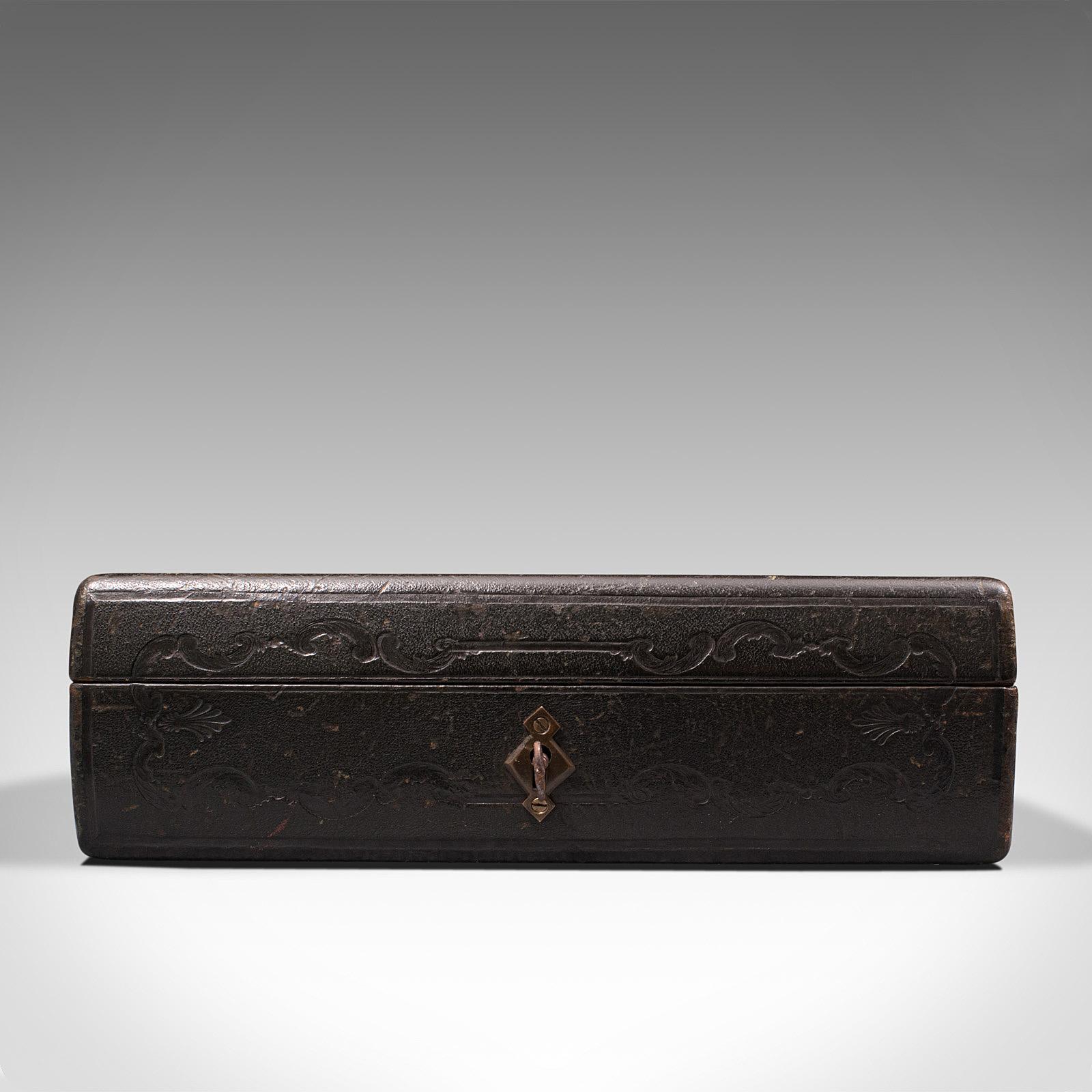 This is an antique merchant's writing slope. An English, leather bound correspondence box, dating to the late 19th century, circa 1890.

Fascinating, leather bound London merchant's writing box
Displaying a desirable aged patina and in good