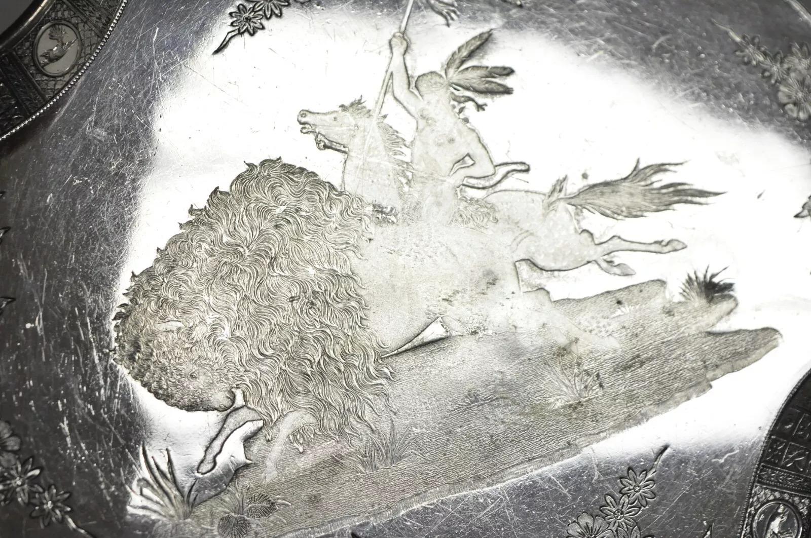 Bandeja antigua Meriden Silver Plate Co Art Decó Búfalo de agua nativo americano Desconocido en venta