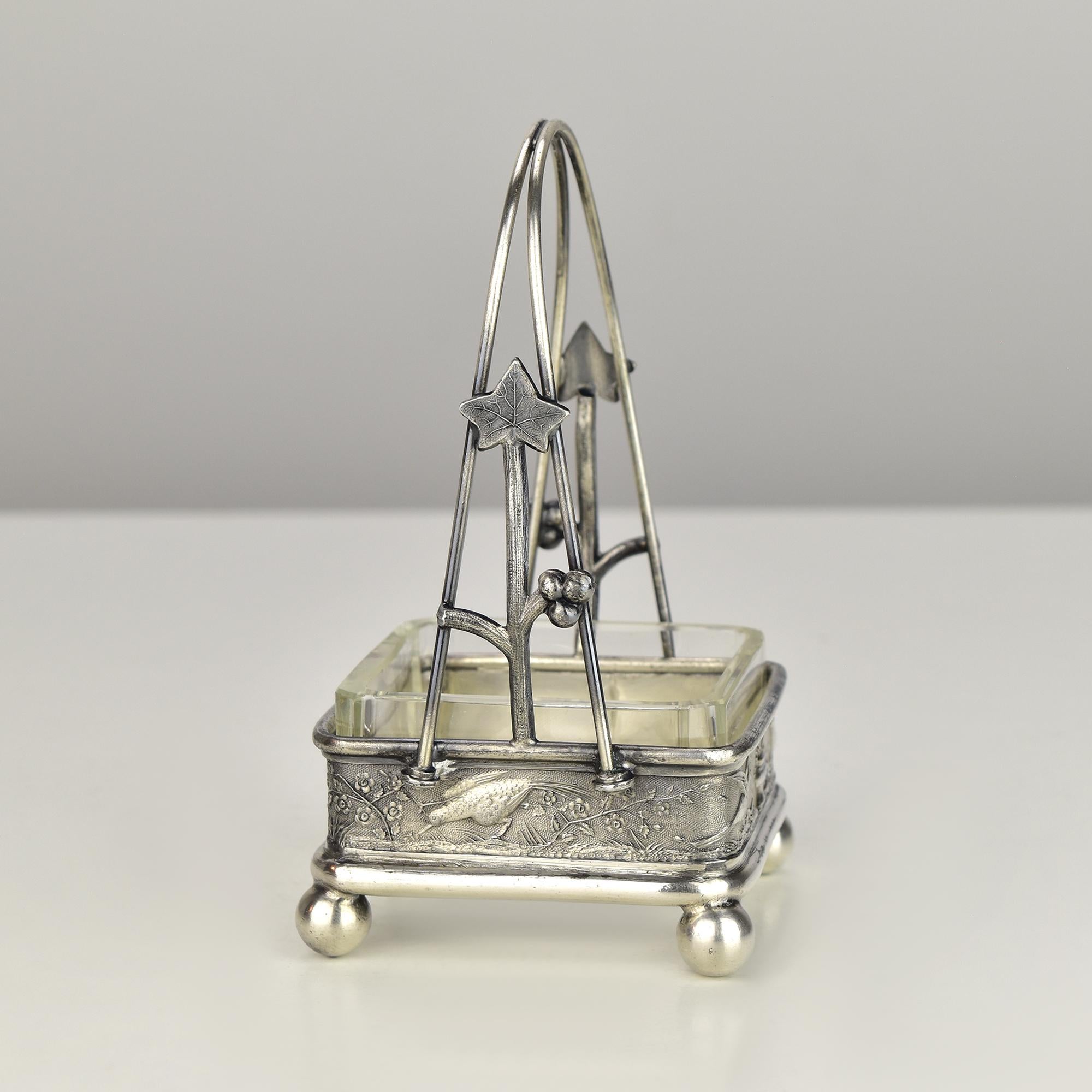 Antike Meriden Silber plattiert Salz / Gewürz Keller oder Zuckerdose mit Glaseinsatz (Art nouveau) im Angebot