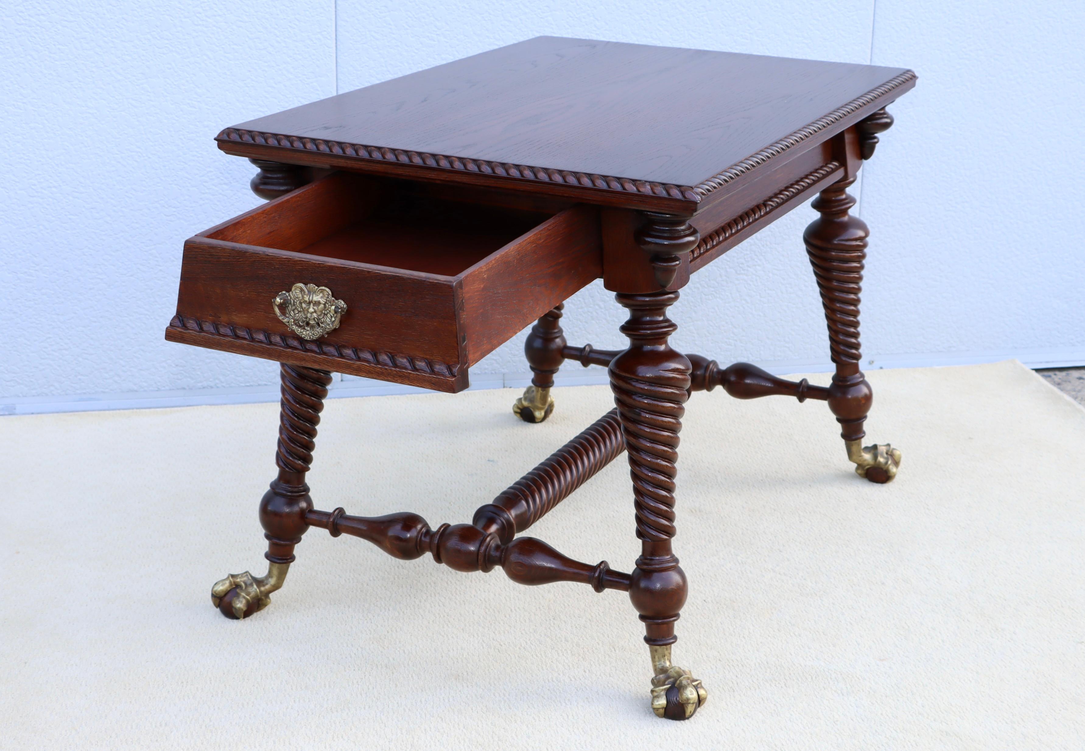 Metà XX secolo Antico tavolo da biblioteca in Oak Oak con piedi in bronzo ad artiglio in vendita