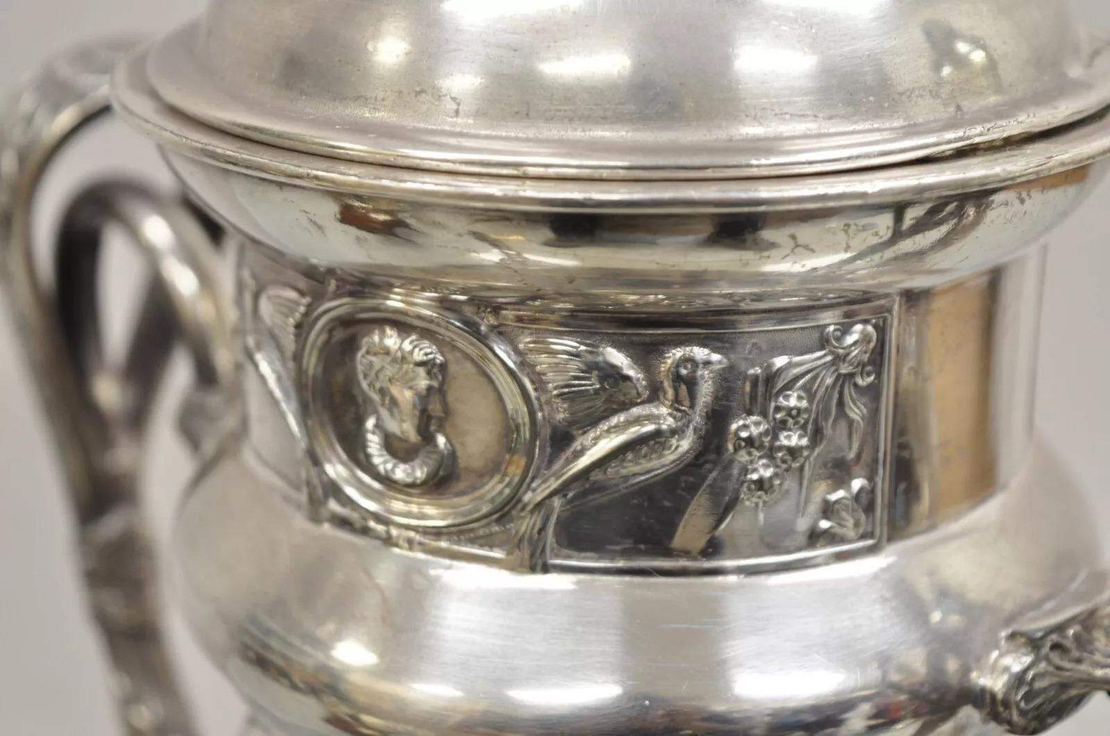 Antico Mermod Jaccard & Co. Samovar a forma di urna da tè placcato in argento In condizioni buone in vendita a Philadelphia, PA