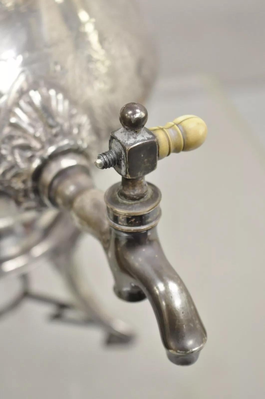 XX secolo Antico Mermod Jaccard & Co. Samovar a forma di urna da tè placcato in argento in vendita