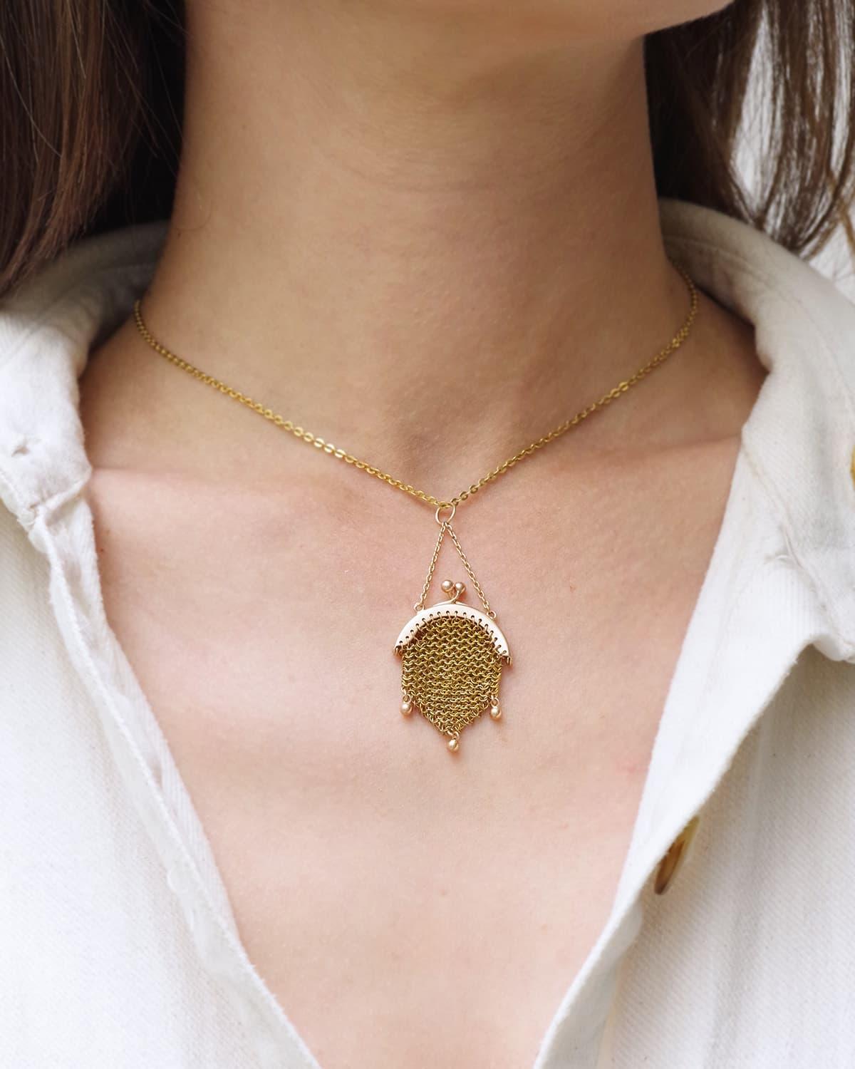 Antique mesh purse pendant in 18 karat gold. The purse can be worn as a pendant with a chain, and it opens to hold coins or a small precious item. The chainmail is also gold. Antique purse, 19th century, France.

Eagle head hallmark, annotation