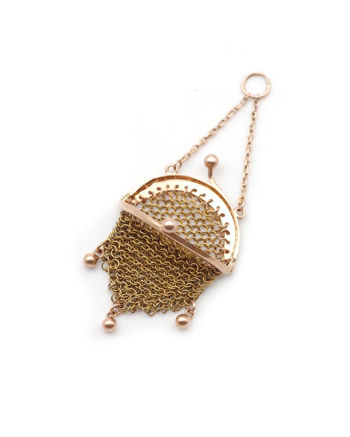 Women's Antique mesh purse pendant in 18k gold, French antique doll purse for coins For Sale