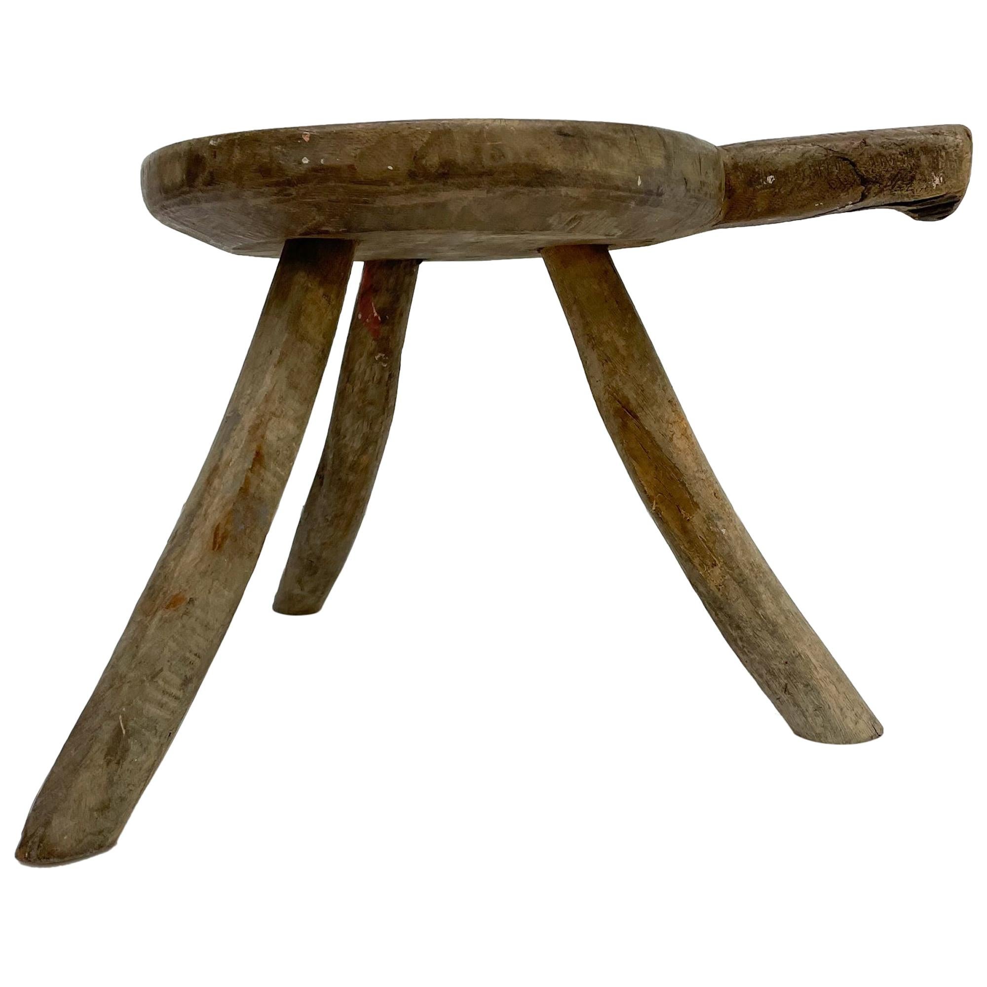 Antiker antiker Dreibein-Deko-Hocker aus Mesquite-Holz
