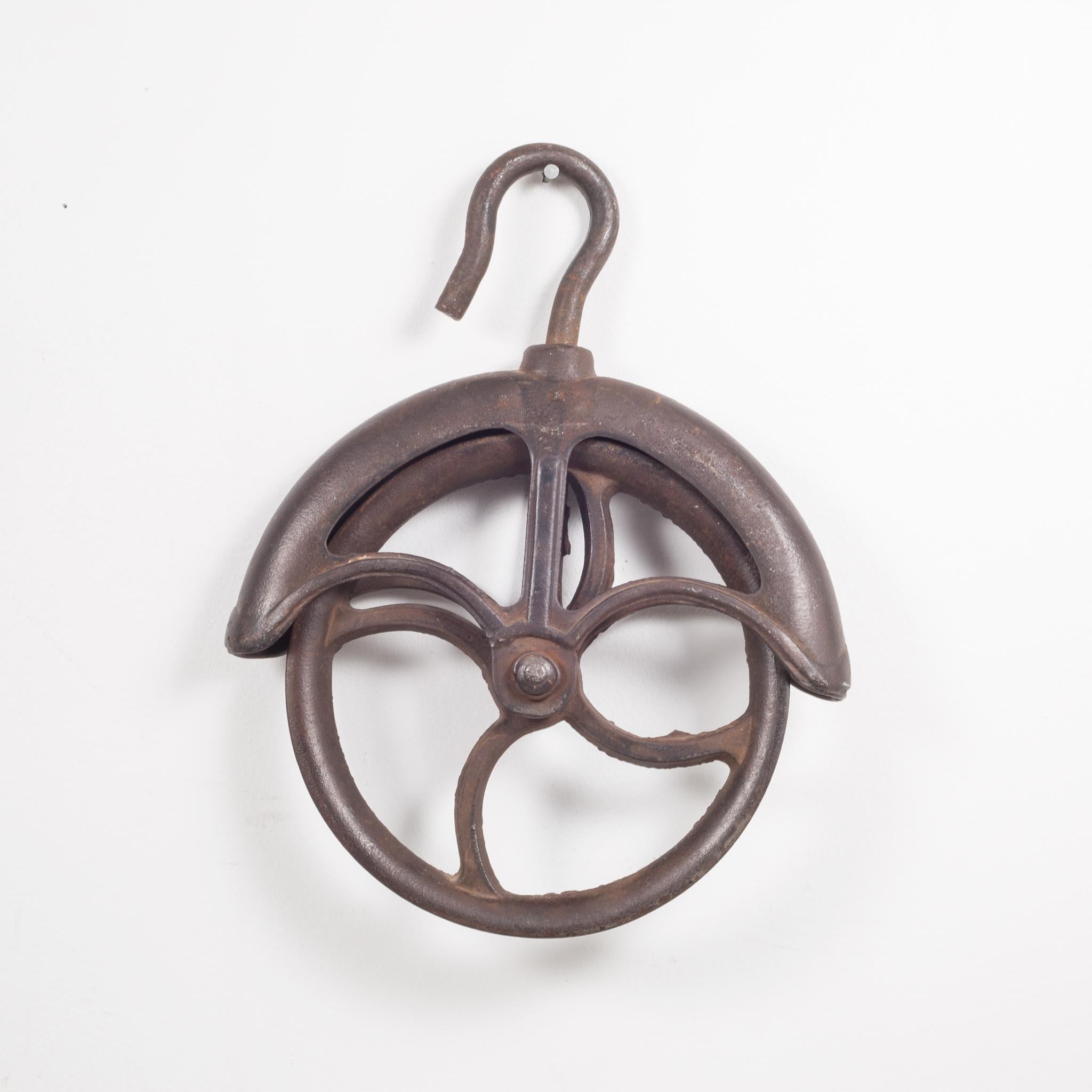 ABOUT

A metal barn pulley with rotating hook.

 CREATOR Unknown.
 DATE OF MANUFACTURE c.1940-1960.
 MATERIALS AND TECHNIQUES Iron.
 CONDITION Good. Wear consistent with age and use.
 DIMENSIONS H 11.75 in. W 9 in. D 1.5
