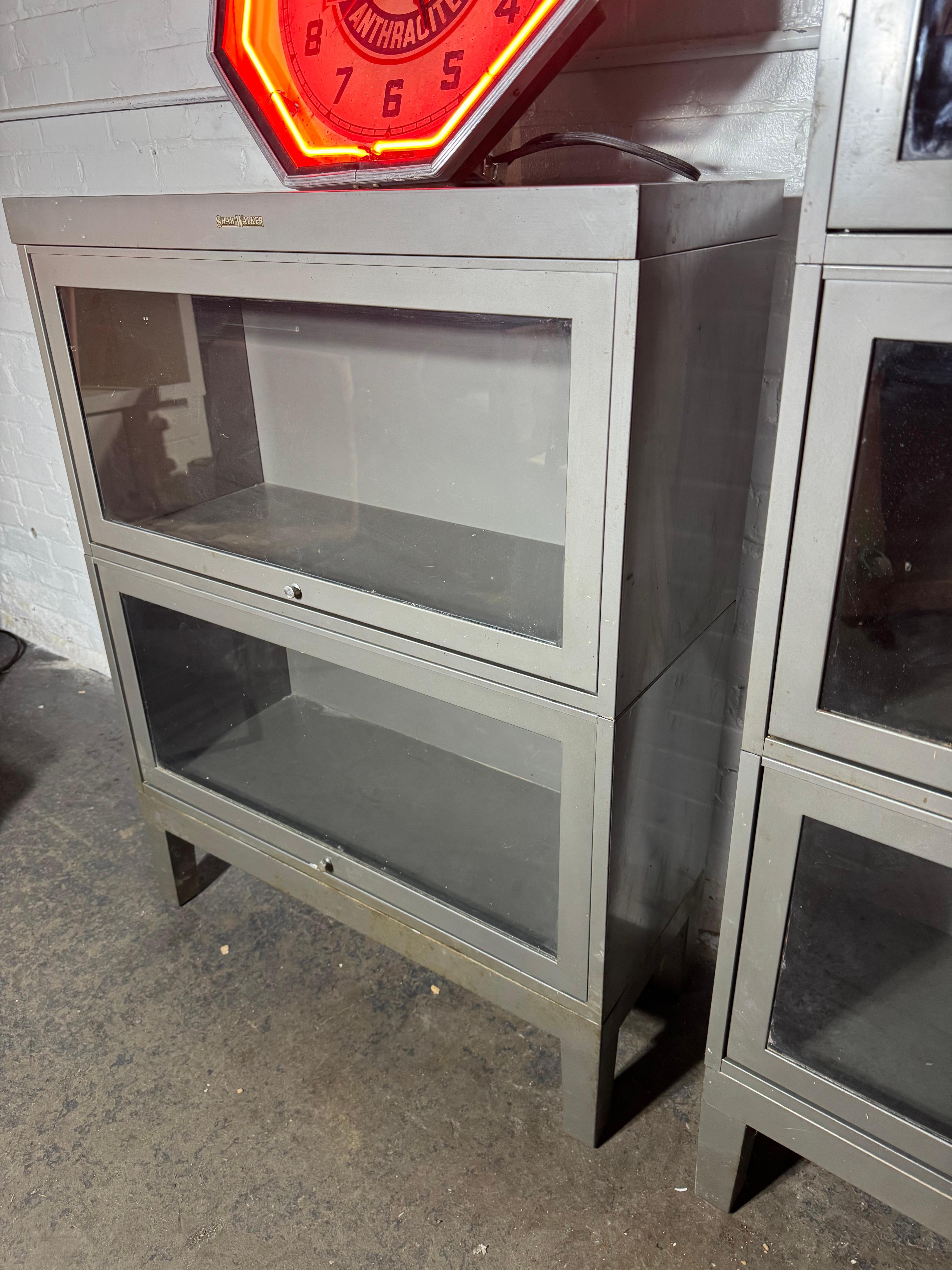 Librerías de metal antiguas de Shaw Walker,  Modernismo Industrial Estadounidense