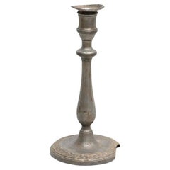 Antiker Metall-Kerzenständer, CIRCA 1950 - Spanischer Stil mit Patina
