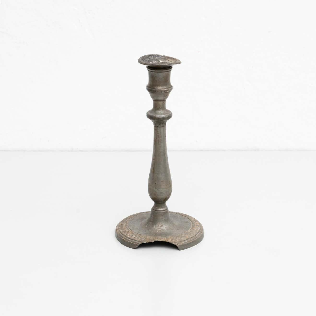 Antico portacandele in metallo, CIRCA 1950 - Stile spagnolo con patina In condizioni buone in vendita a Barcelona, ES