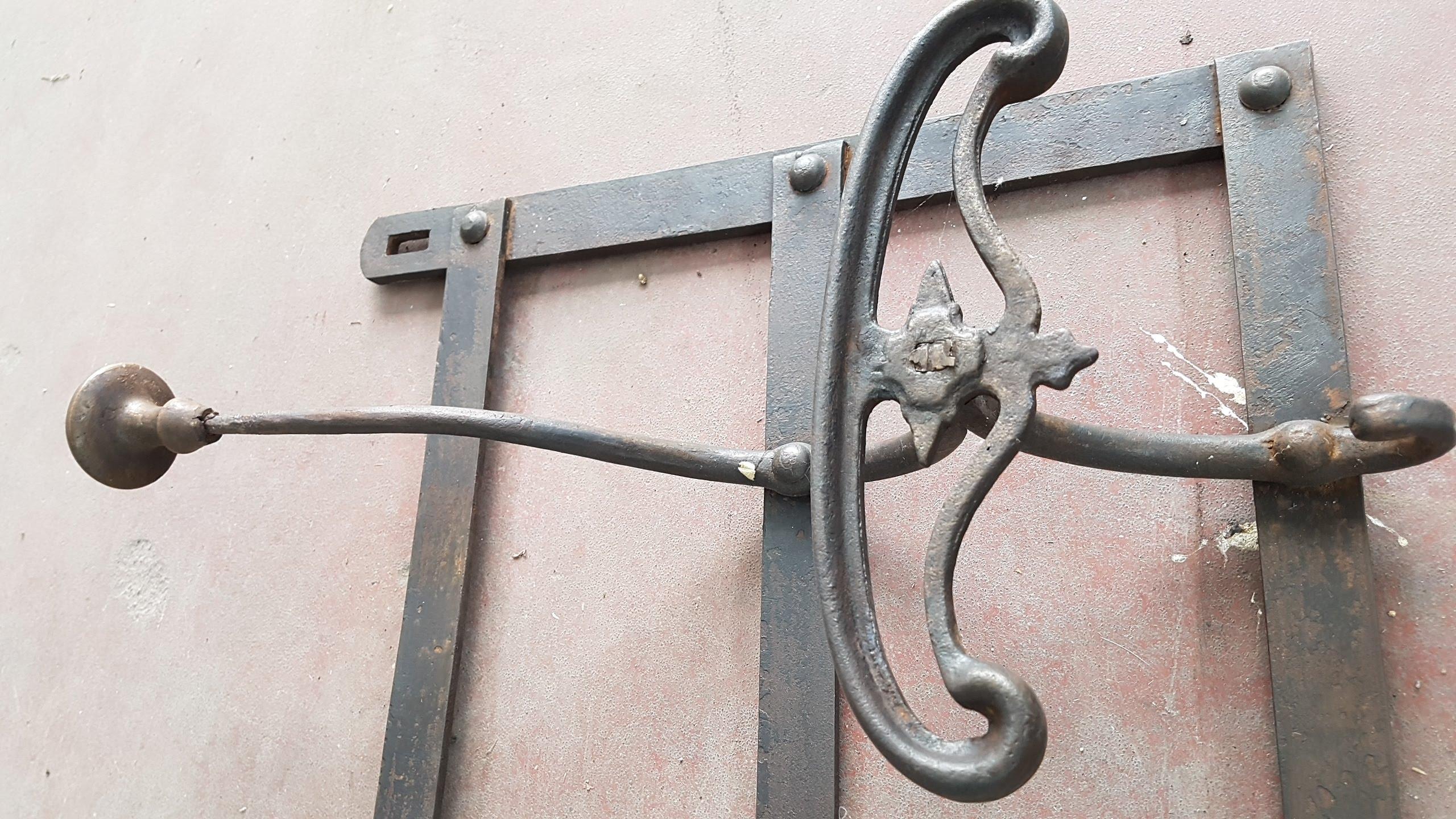 Late 19th Century Metal Coat Rack with 8 Hanger, Late 1800 For Sale 2