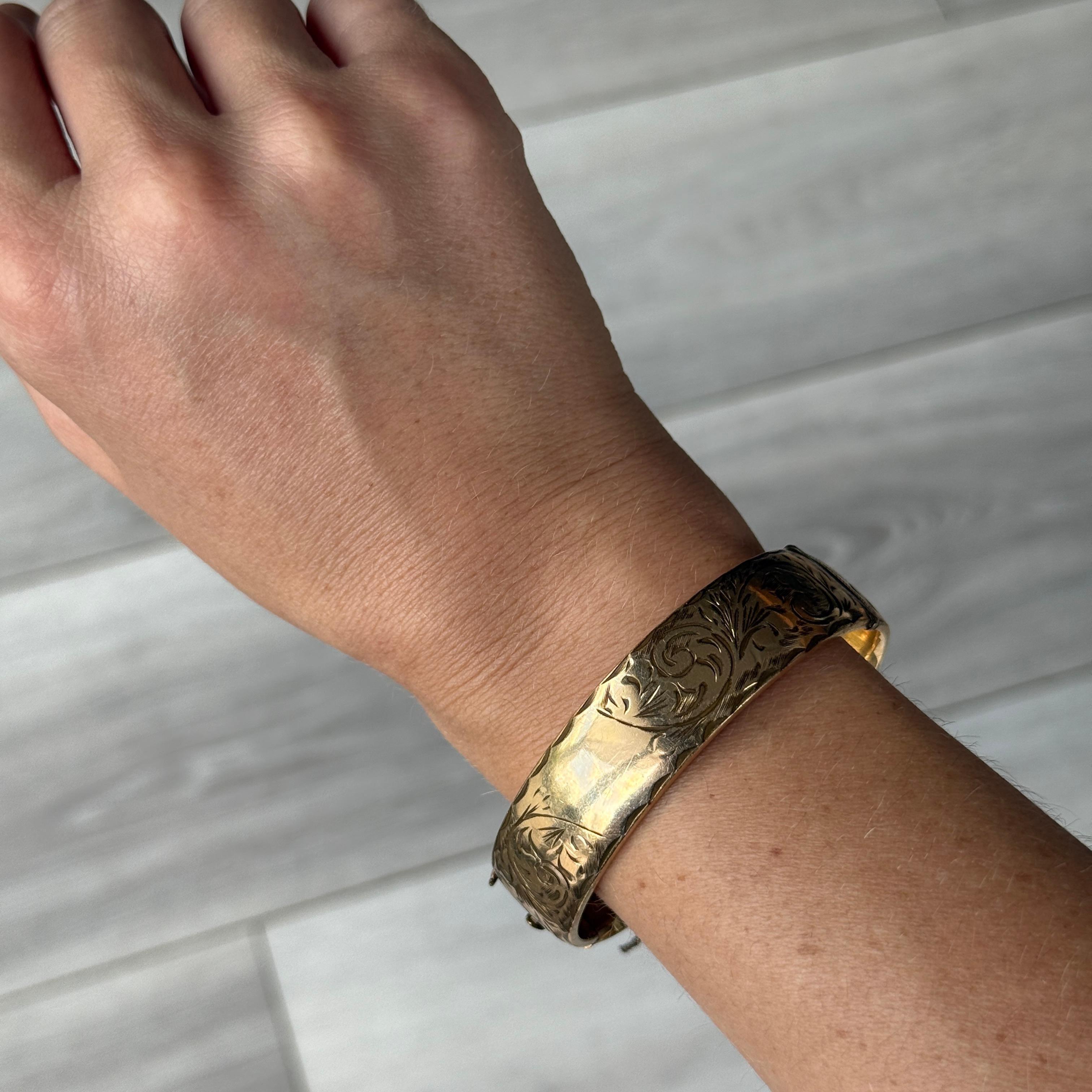 This gorgeous metal core bangle has wonderful engraving and is coated in 1/5th 9ct gold. 

Inner diameter widest point: 5.9cm
Inner circumference:  18cm
Bangle Width: 15m

Weight: 30.6g