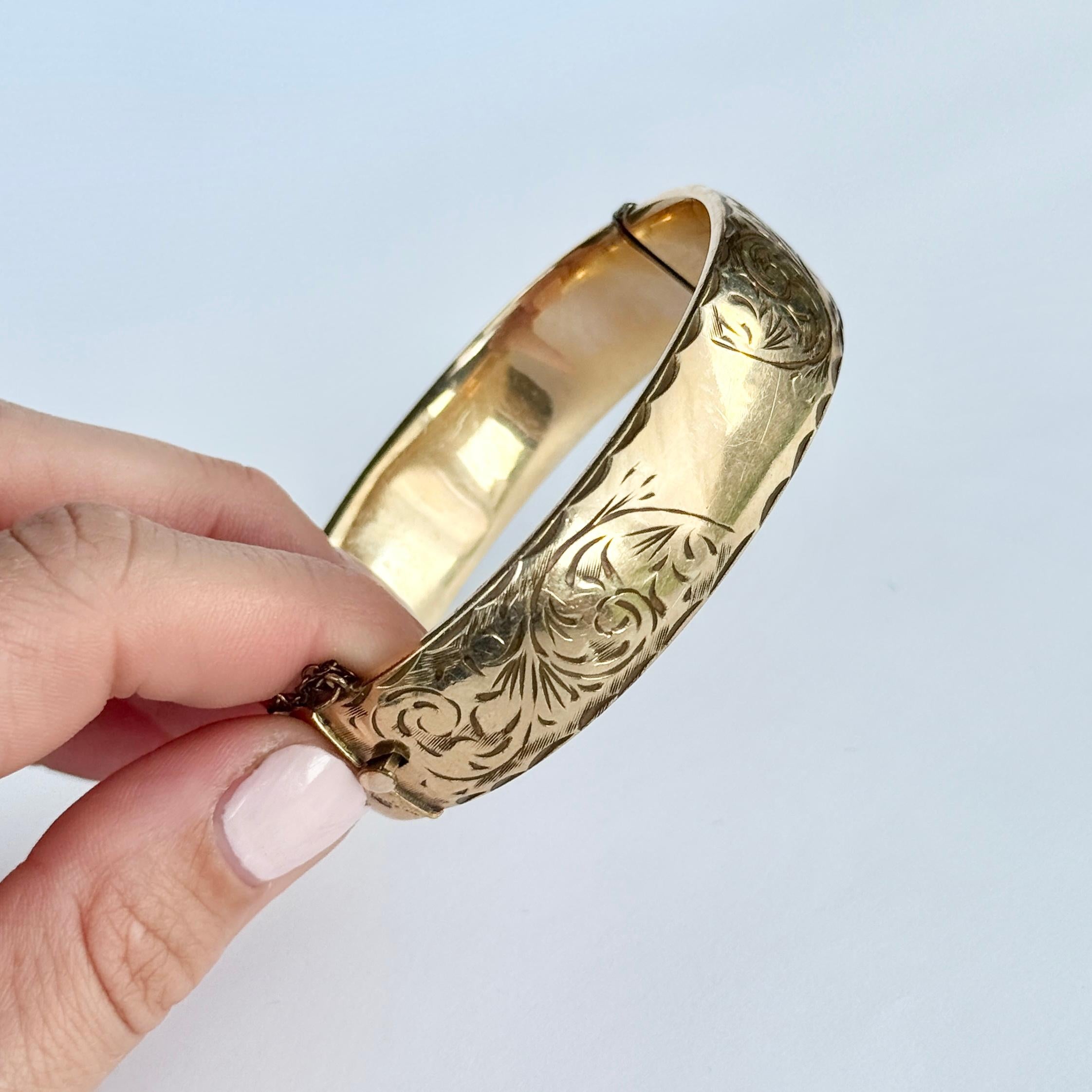Edwardian Antique Metal Core 1/5th 9 Carat Gold Coated Engraved Bangle For Sale