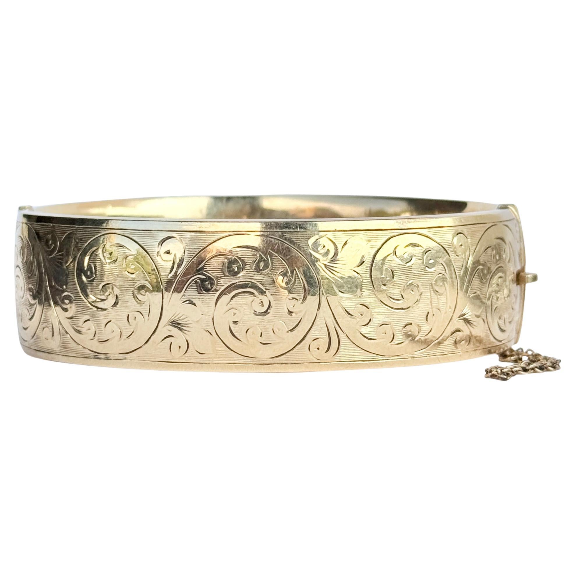 Bracelet gravé en métal antique