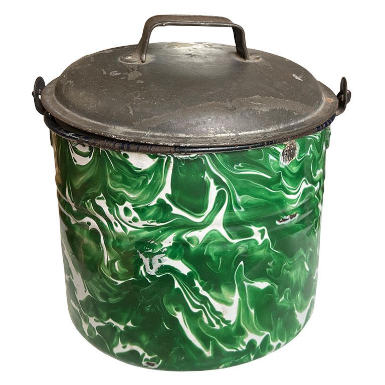 Antike Metall Granitware Eiskübel oder Kohle Miners Pail in wirbelndem Grün (20. Jahrhundert) im Angebot