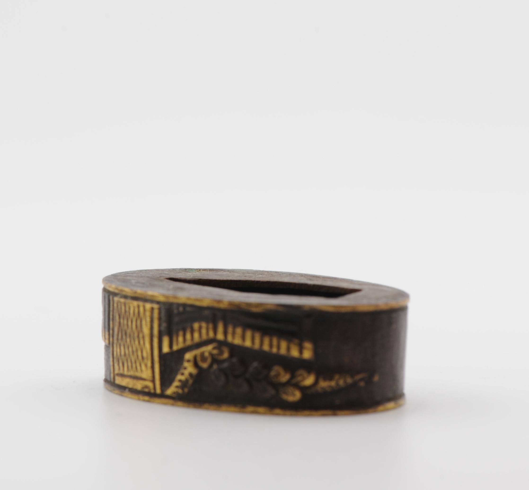 Antique Metal Japanese Fuchi for Katana with Gold decoration Edo Period For Sale 2